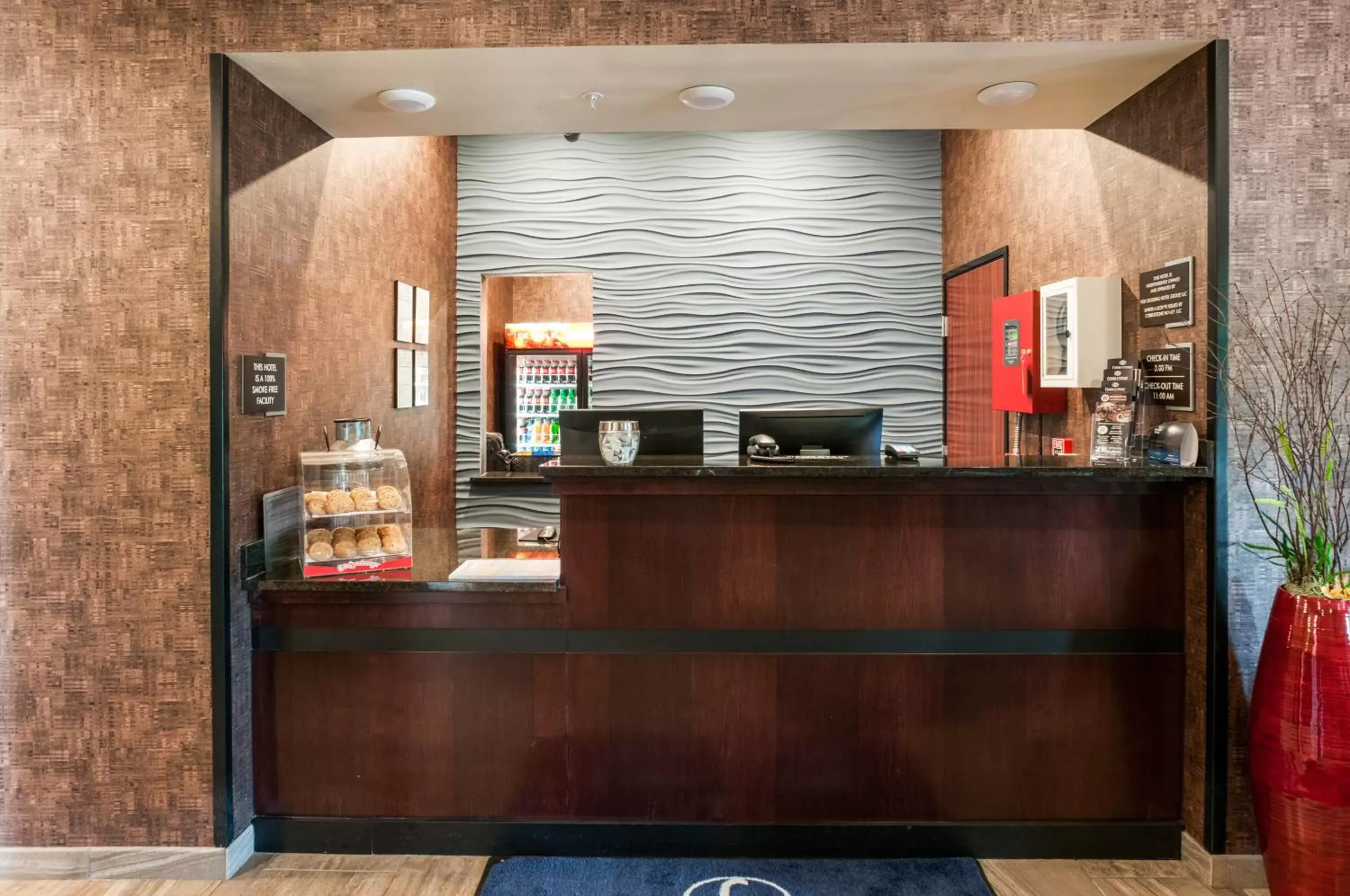Lobby or reception, Lobby/Reception in Cobblestone Hotel & Suites Appleton International Airport