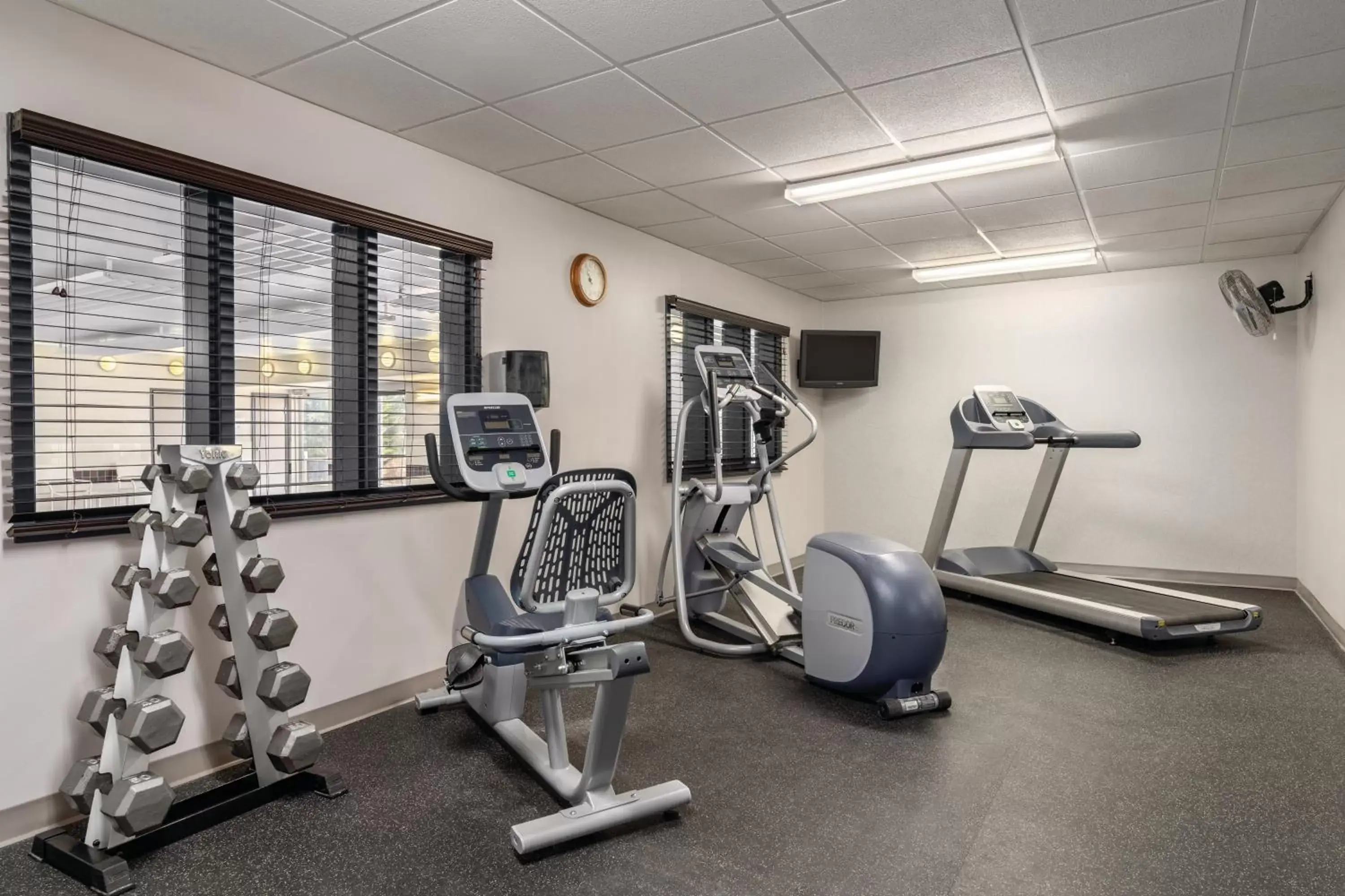 Fitness centre/facilities, Fitness Center/Facilities in Country Inn & Suites by Radisson, Big Flats (Elmira), NY