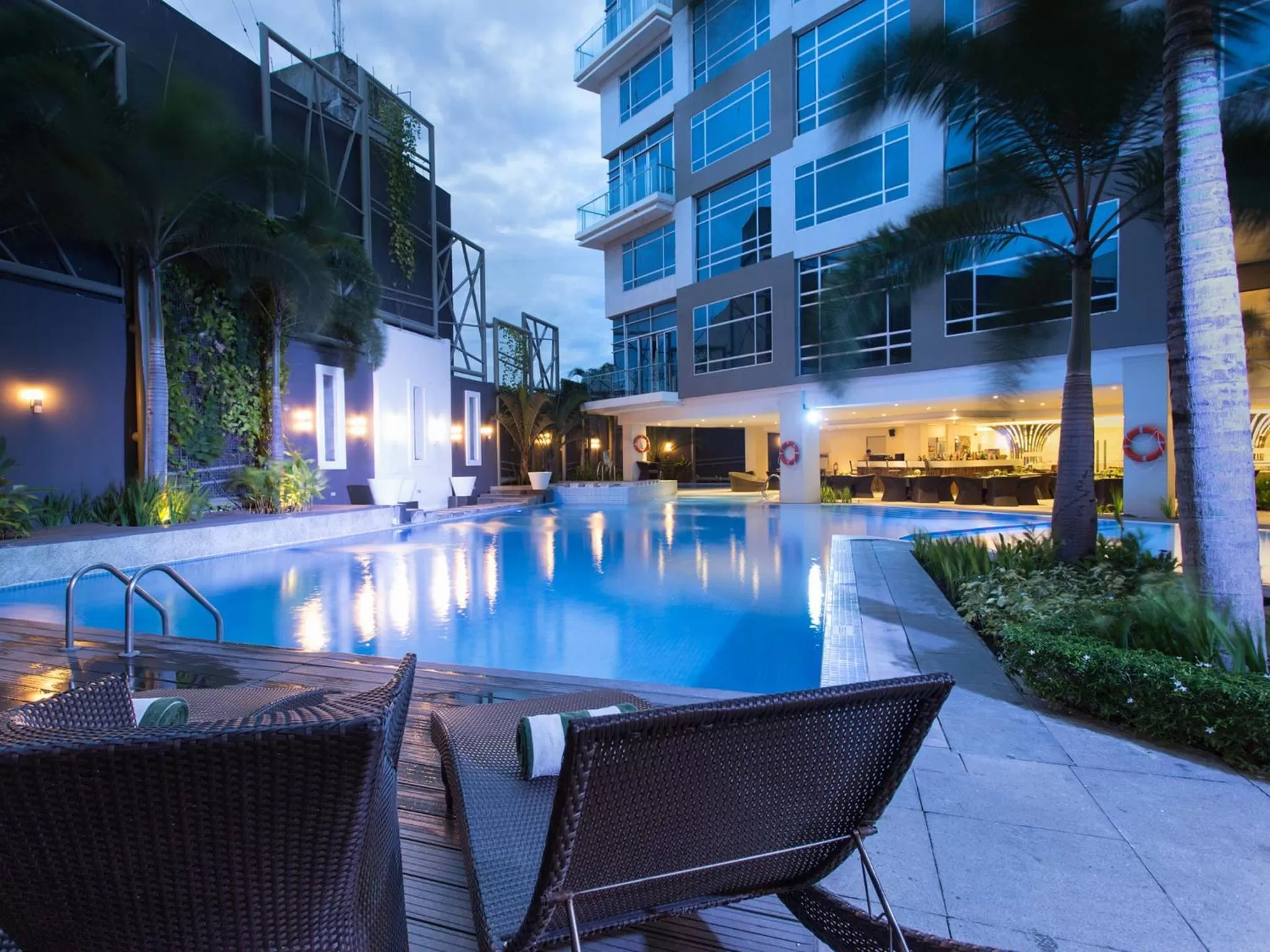 Swimming pool in Greenleaf Hotel Gensan