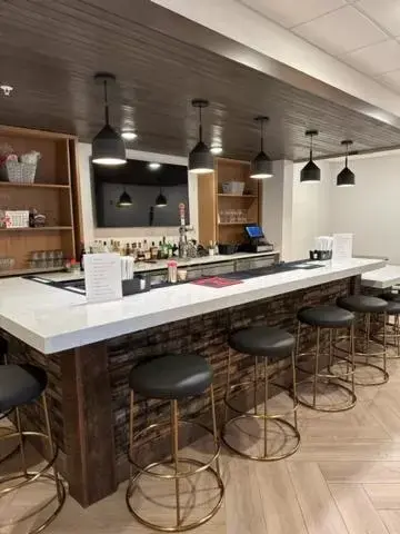 Lounge or bar in Staybridge Suites - Lexington S Medical Ctr Area, an IHG Hotel