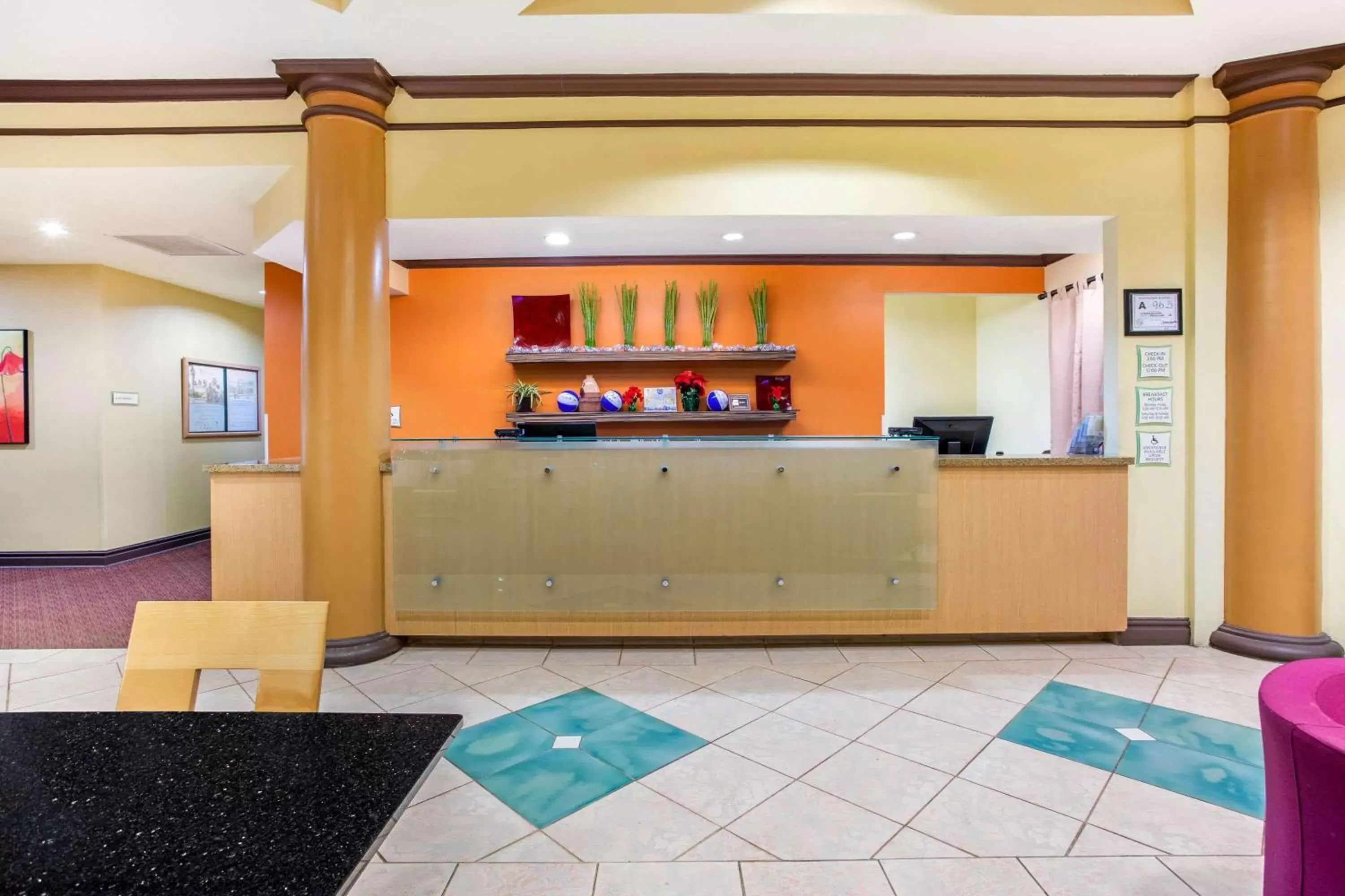 Lobby or reception in La Quinta by Wyndham Raleigh Cary