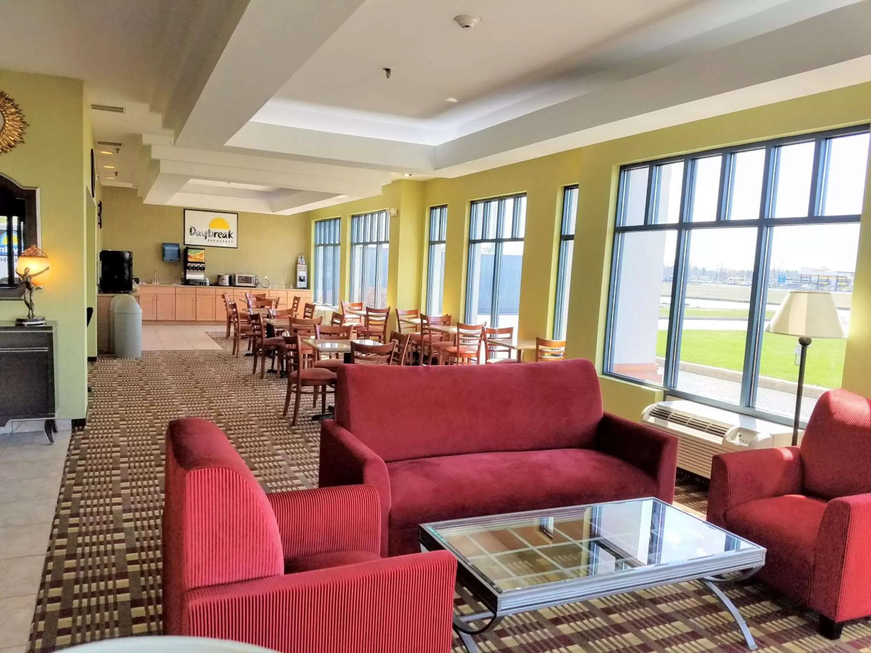 Restaurant/places to eat in Days Inn by Wyndham Windsor Locks / Bradley Intl Airport