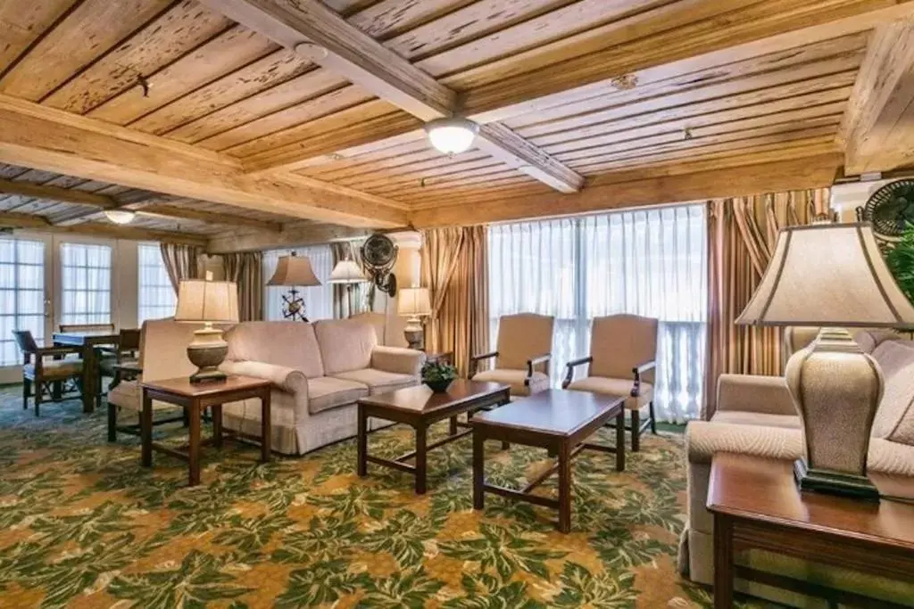 Library, Seating Area in Hemingway Suites at Palm Beach Hotel Island