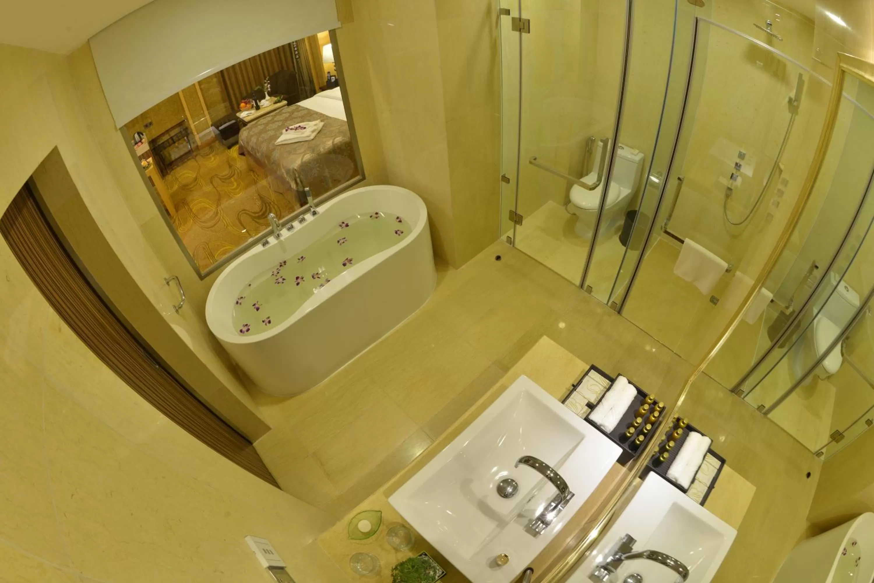 Shower in Best Western Chinatown Hotel