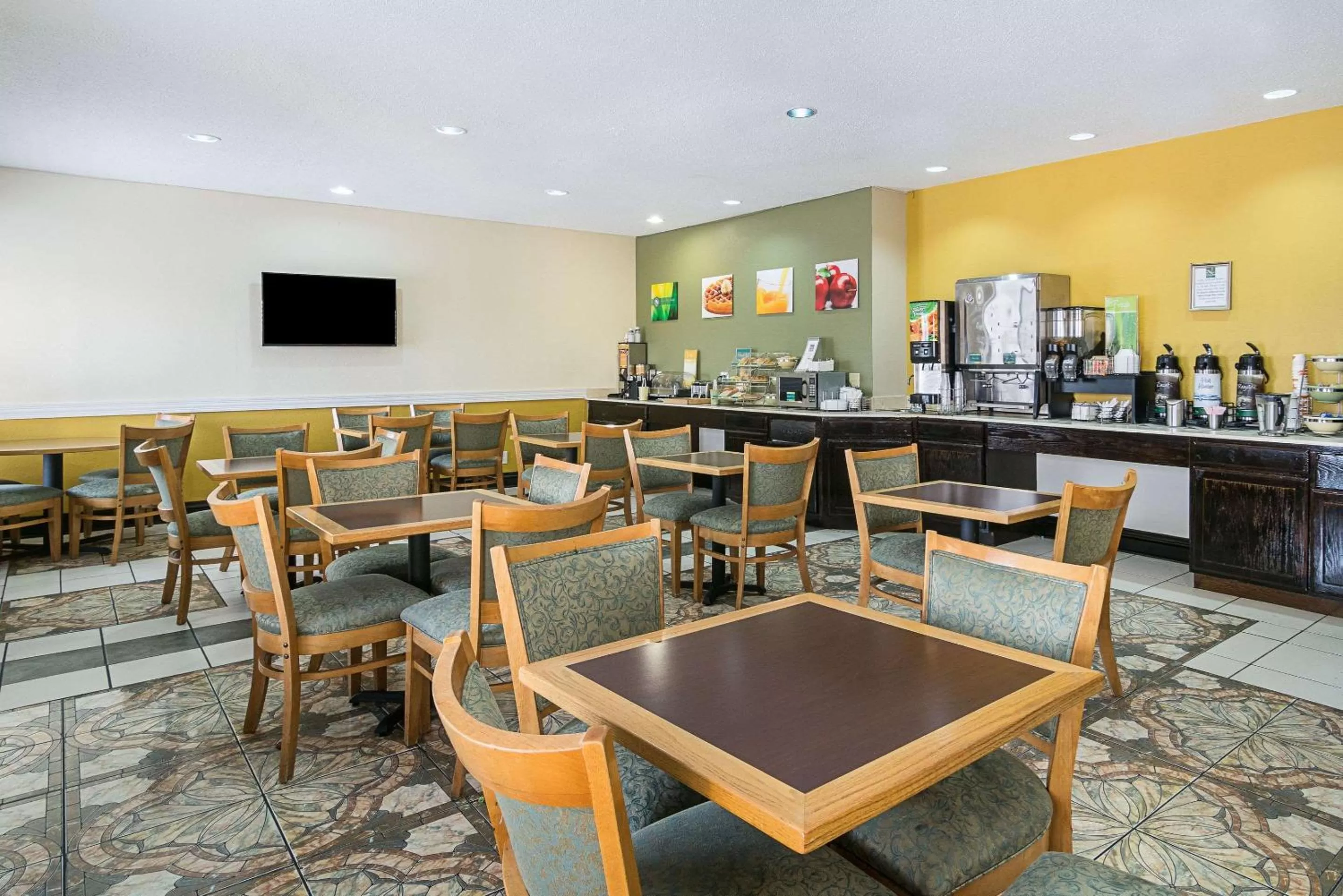 Restaurant/places to eat in Quality Inn & Suites Harvey - Chicago Southland