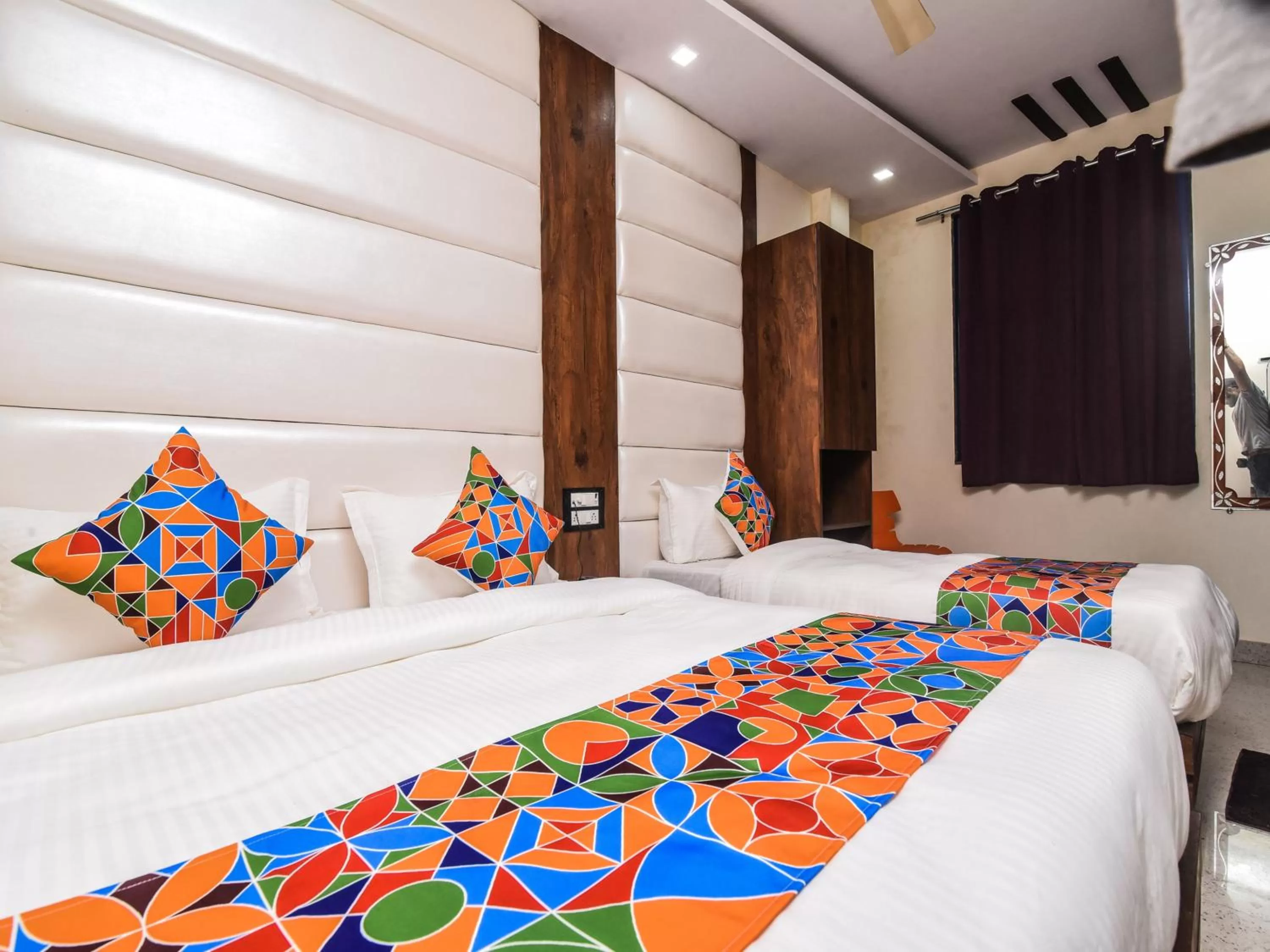 Bed in Hotel Dollar Inn