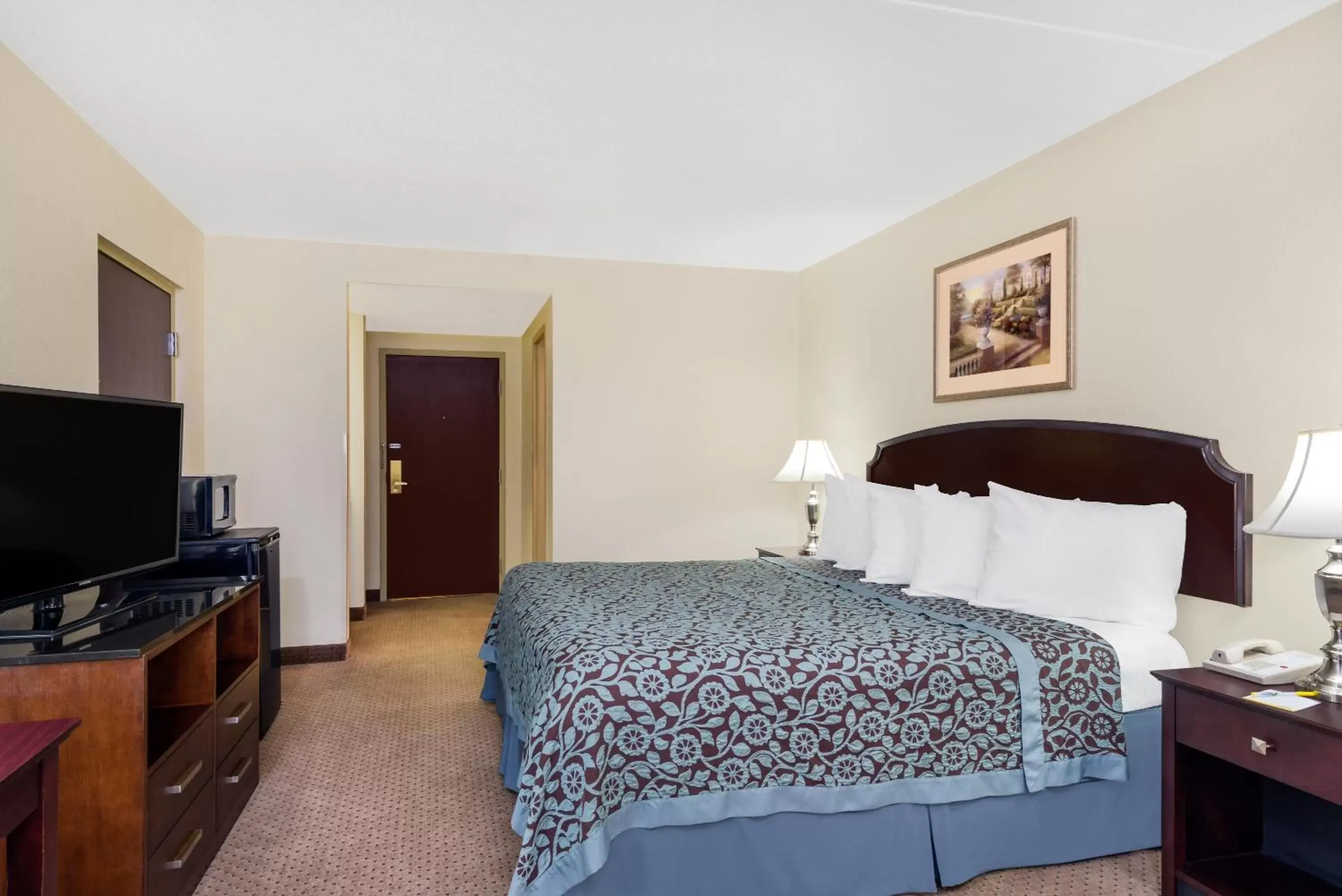 Photo of the whole room, Bed in Days Inn by Wyndham Indianapolis Northeast