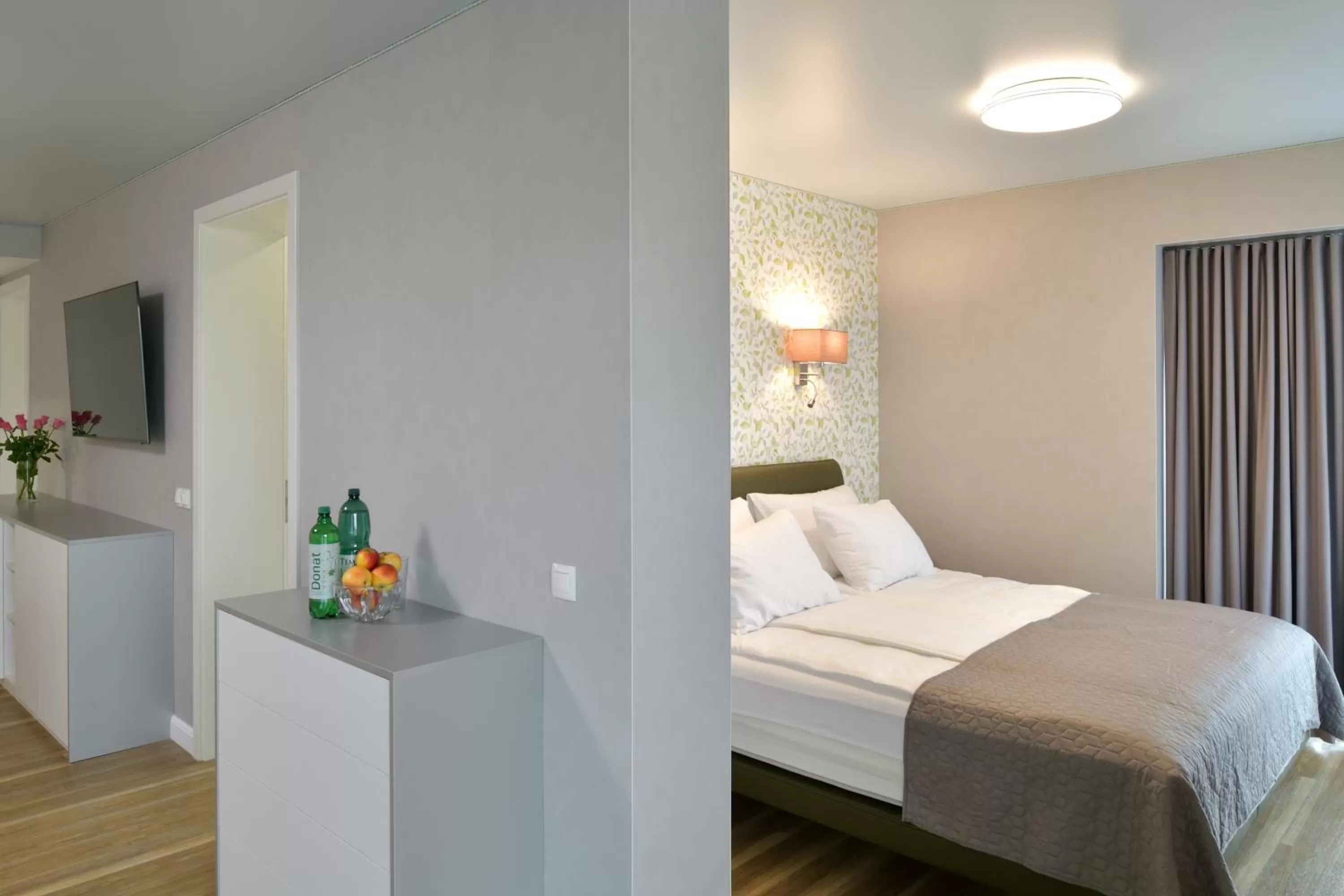 Photo of the whole room, Bed in TI Hotel