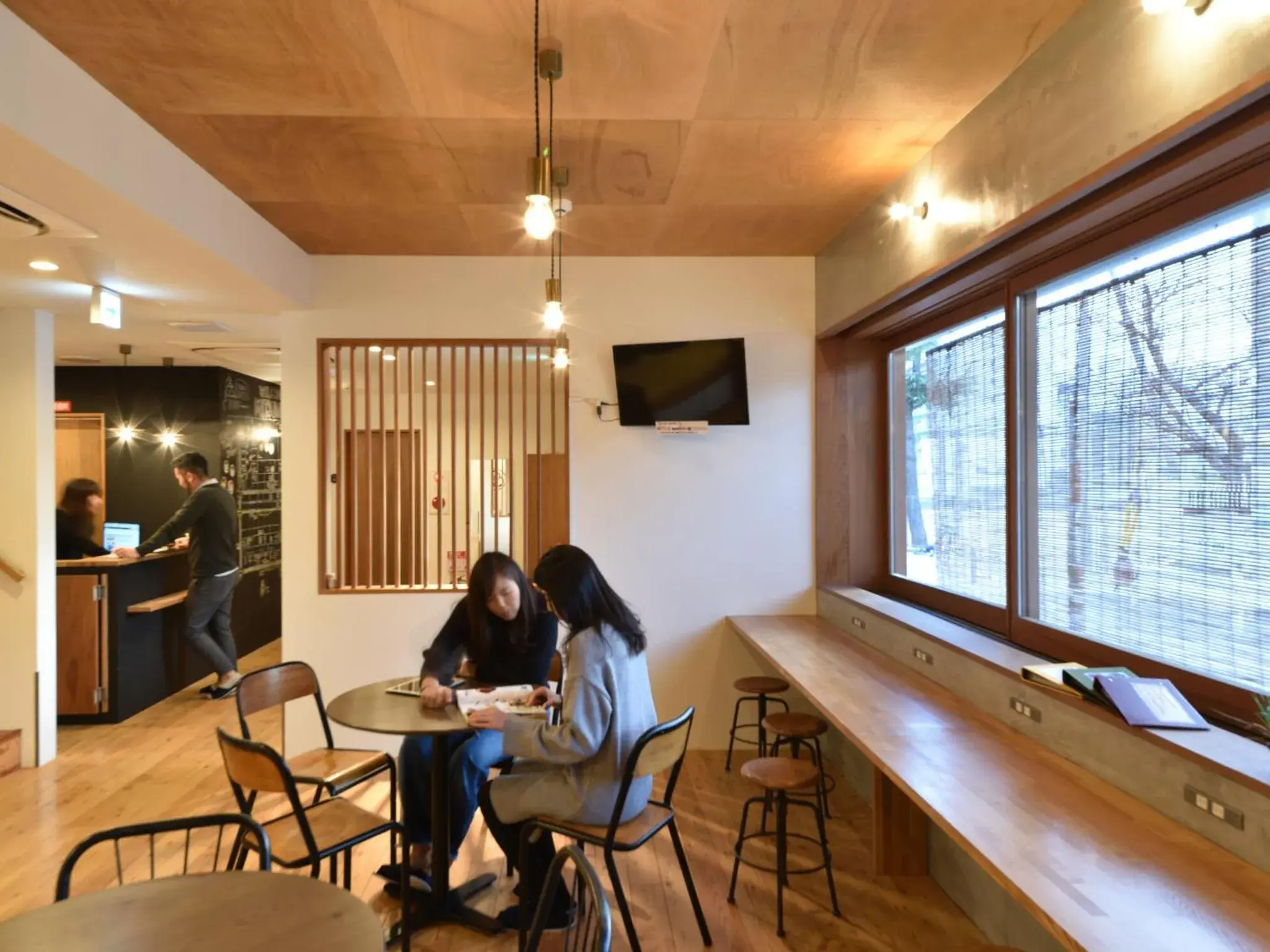 Communal lounge/ TV room in Hostel Mitsuwaya Osaka