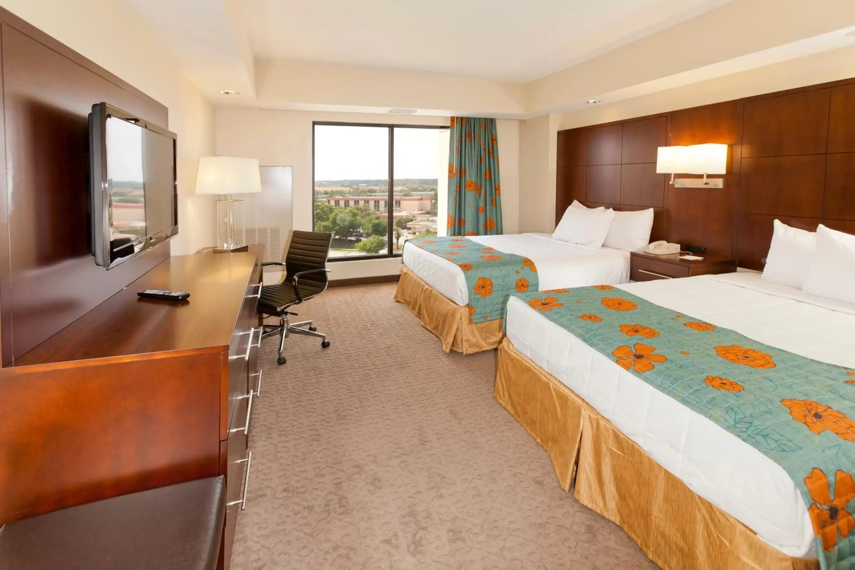 Bed in Ramada Plaza by Wyndham Orlando Resort & Suites Intl Drive