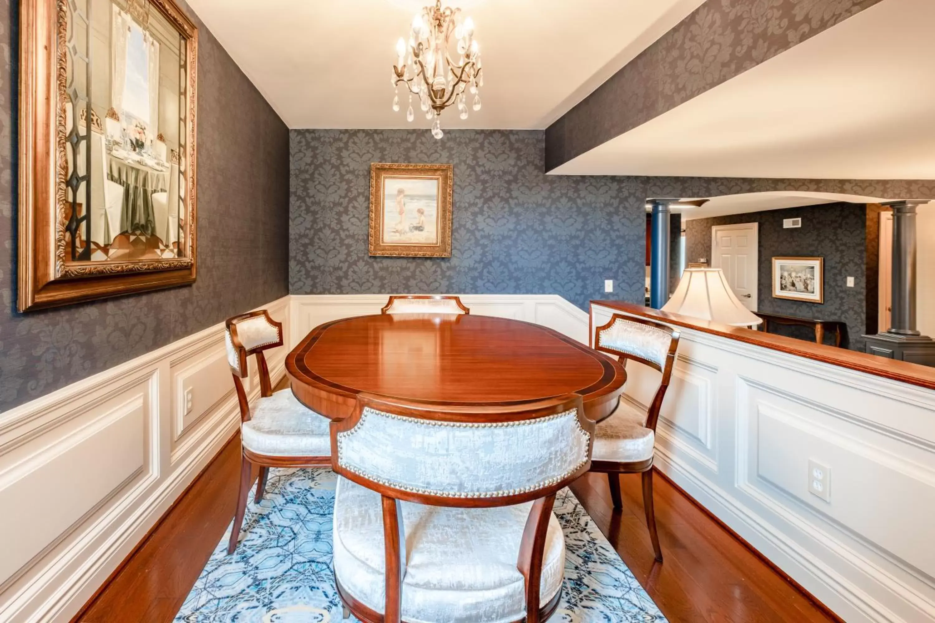 Dining Area in Red Coach Inn