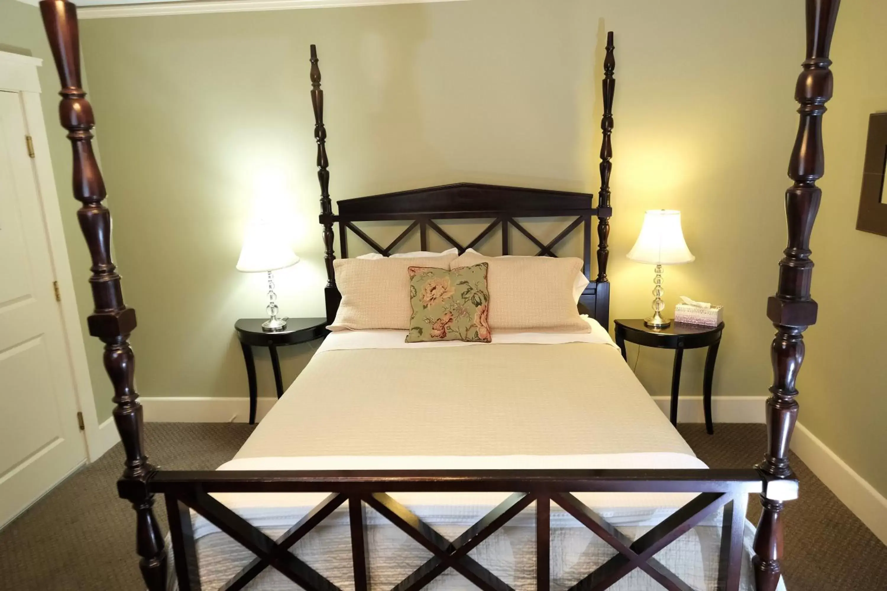 Bed in Arroyo Vista Inn