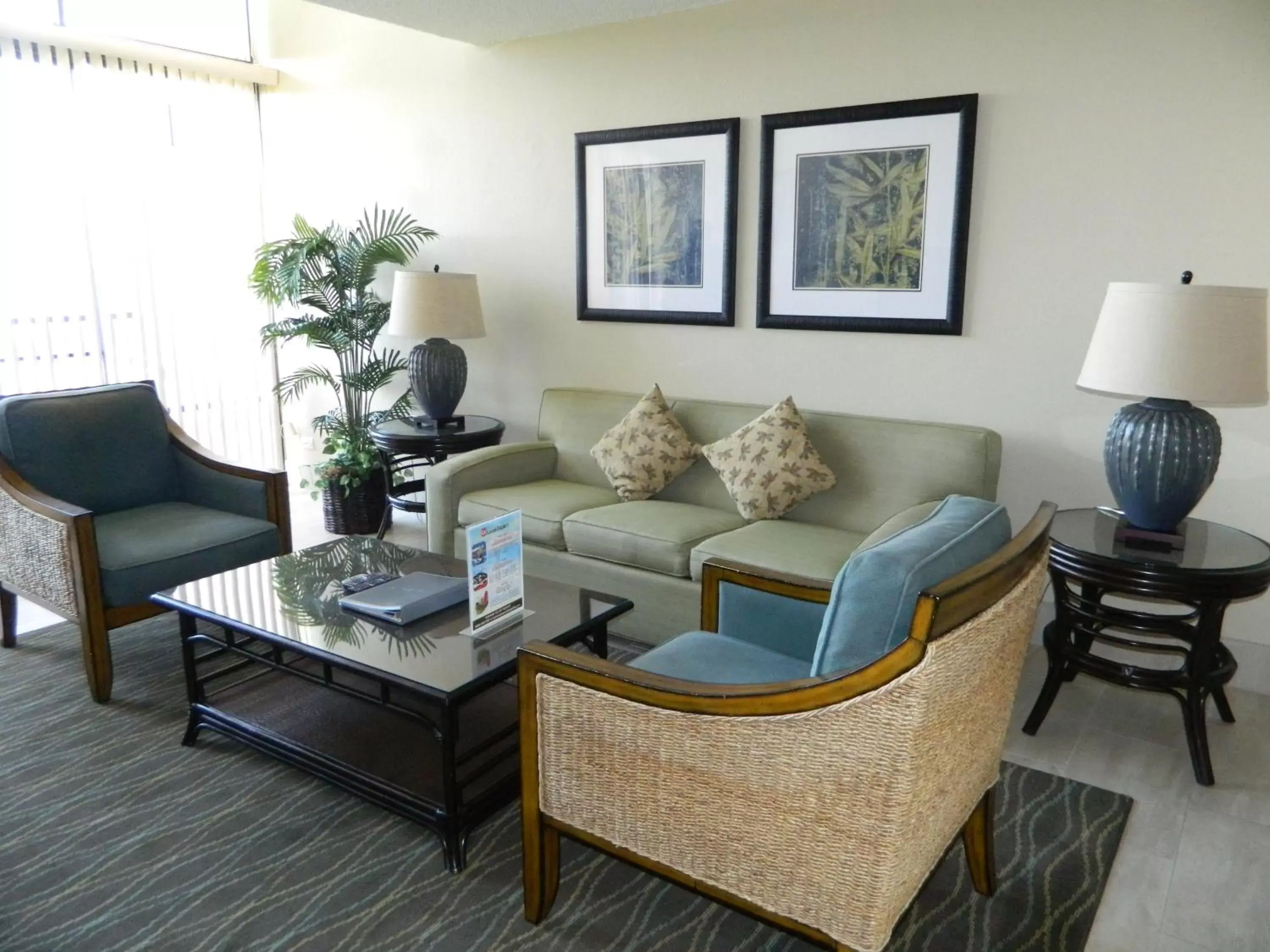 Living room, Seating Area in Kahana Villa