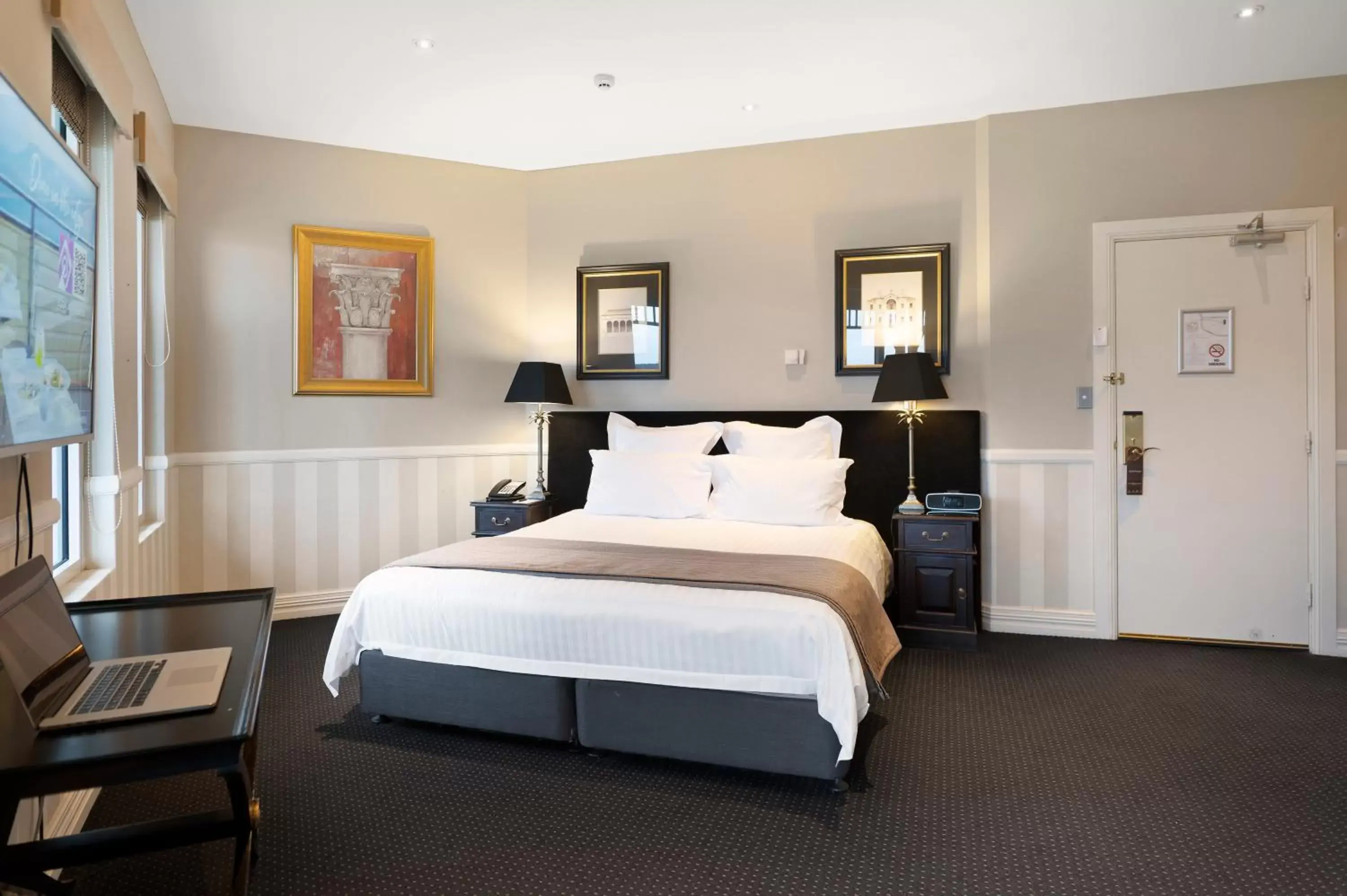 Bed in Echoes Boutique Hotel & Restaurant Blue Mountains
