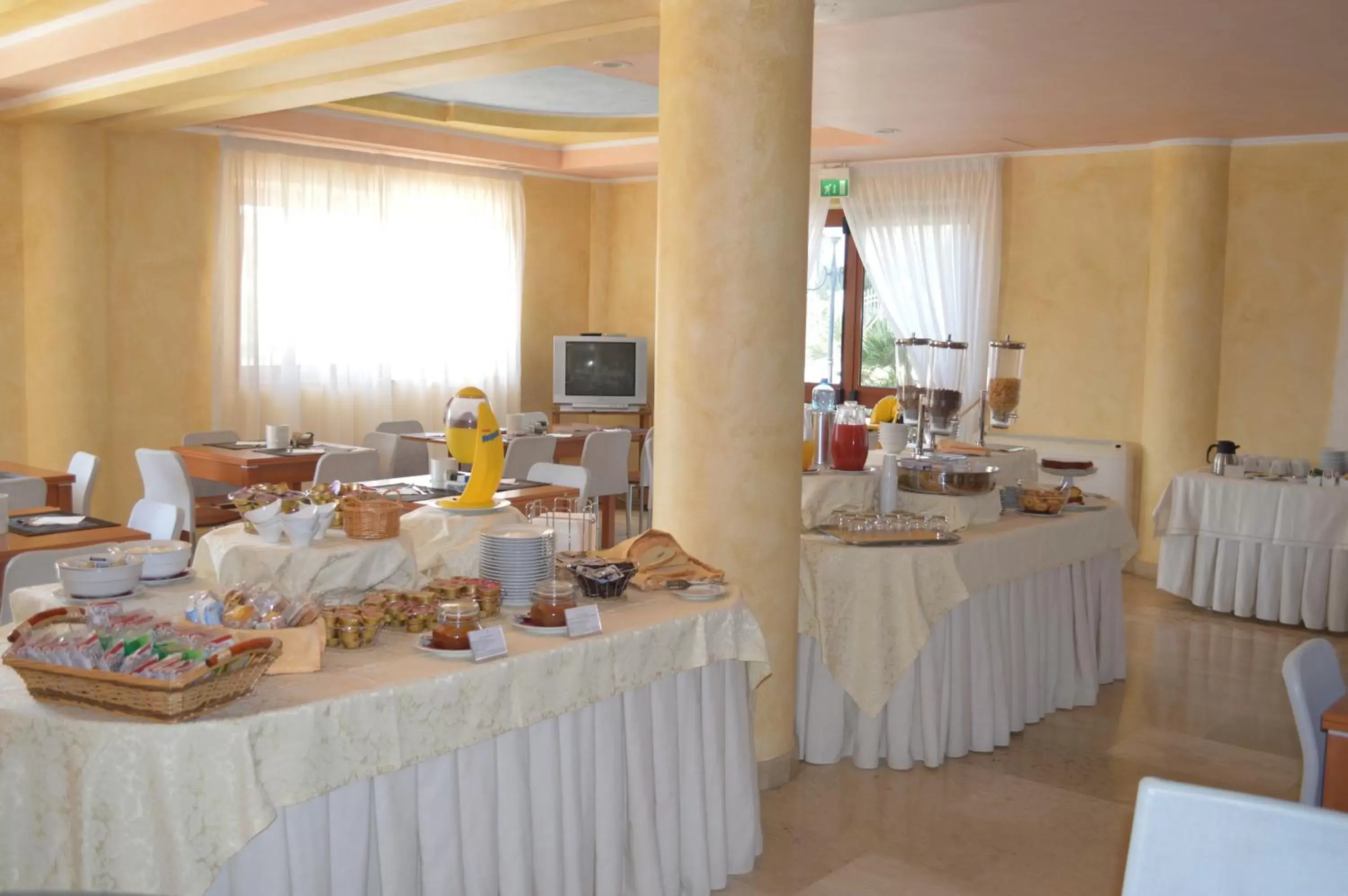 Buffet breakfast in Hotel Parco Serrone