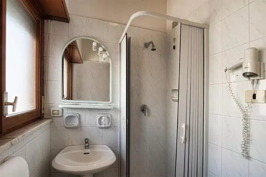 Bathroom in Hotel Scacciapensieri