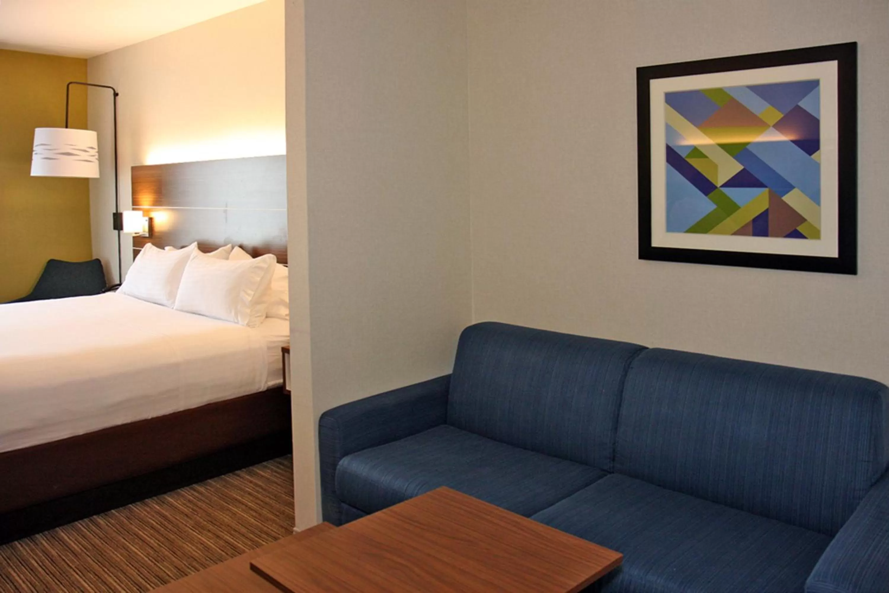 Photo of the whole room, Bed in Holiday Inn Express Branford-New Haven by IHG