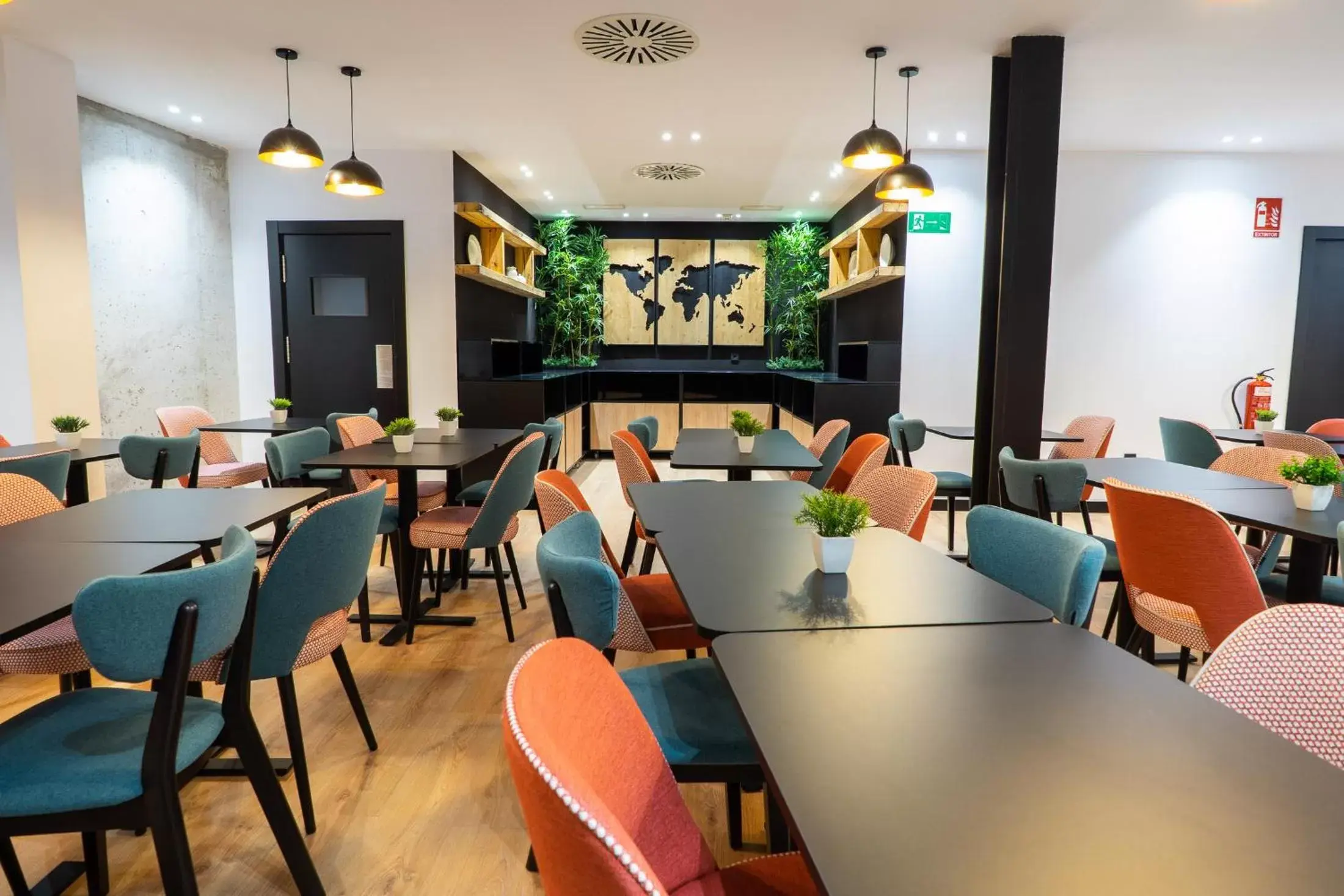 Lounge or bar, Restaurant/Places to Eat in Hotel Boutique Puerta de las Granadas