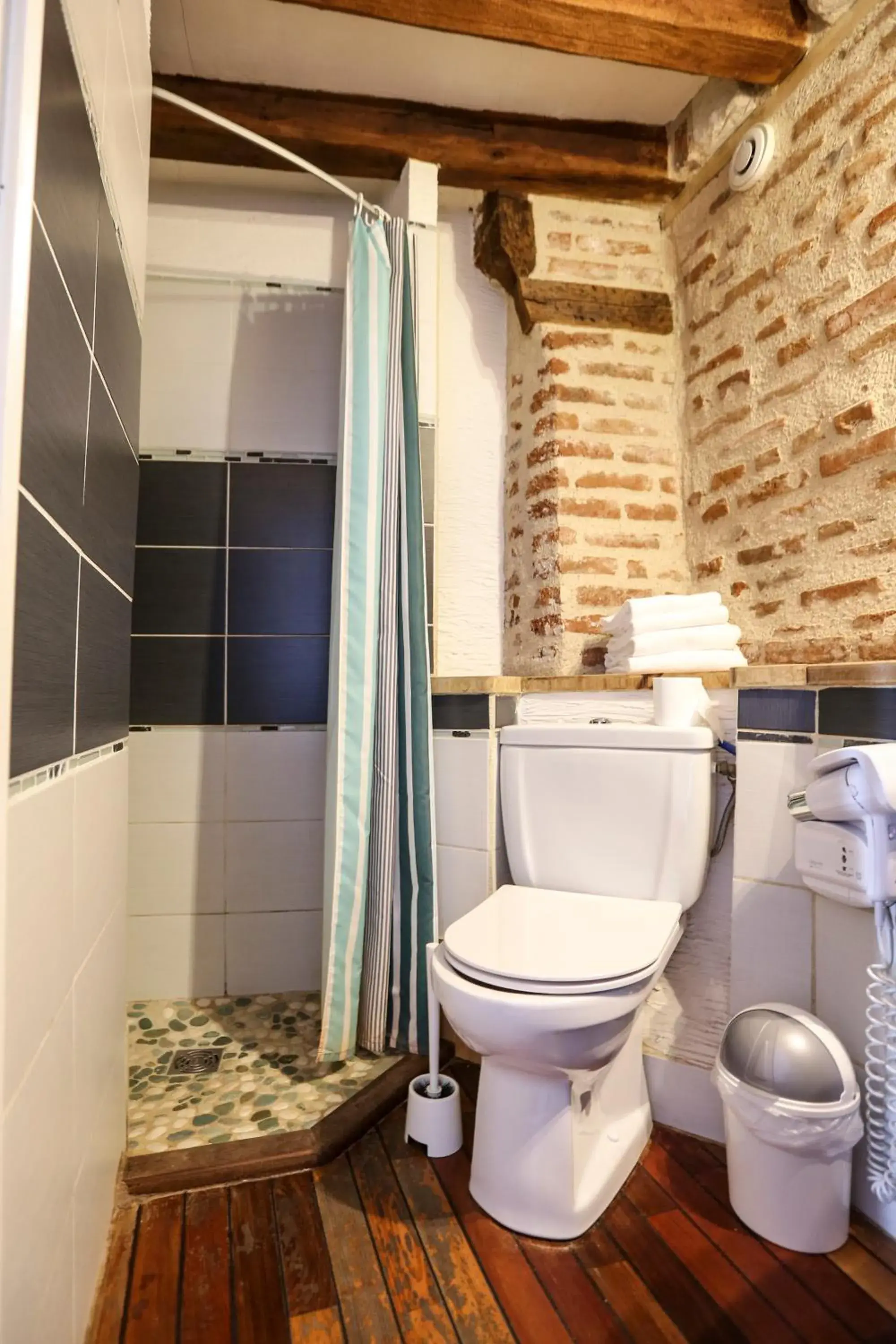 Bathroom in Hôtel Le Blason
