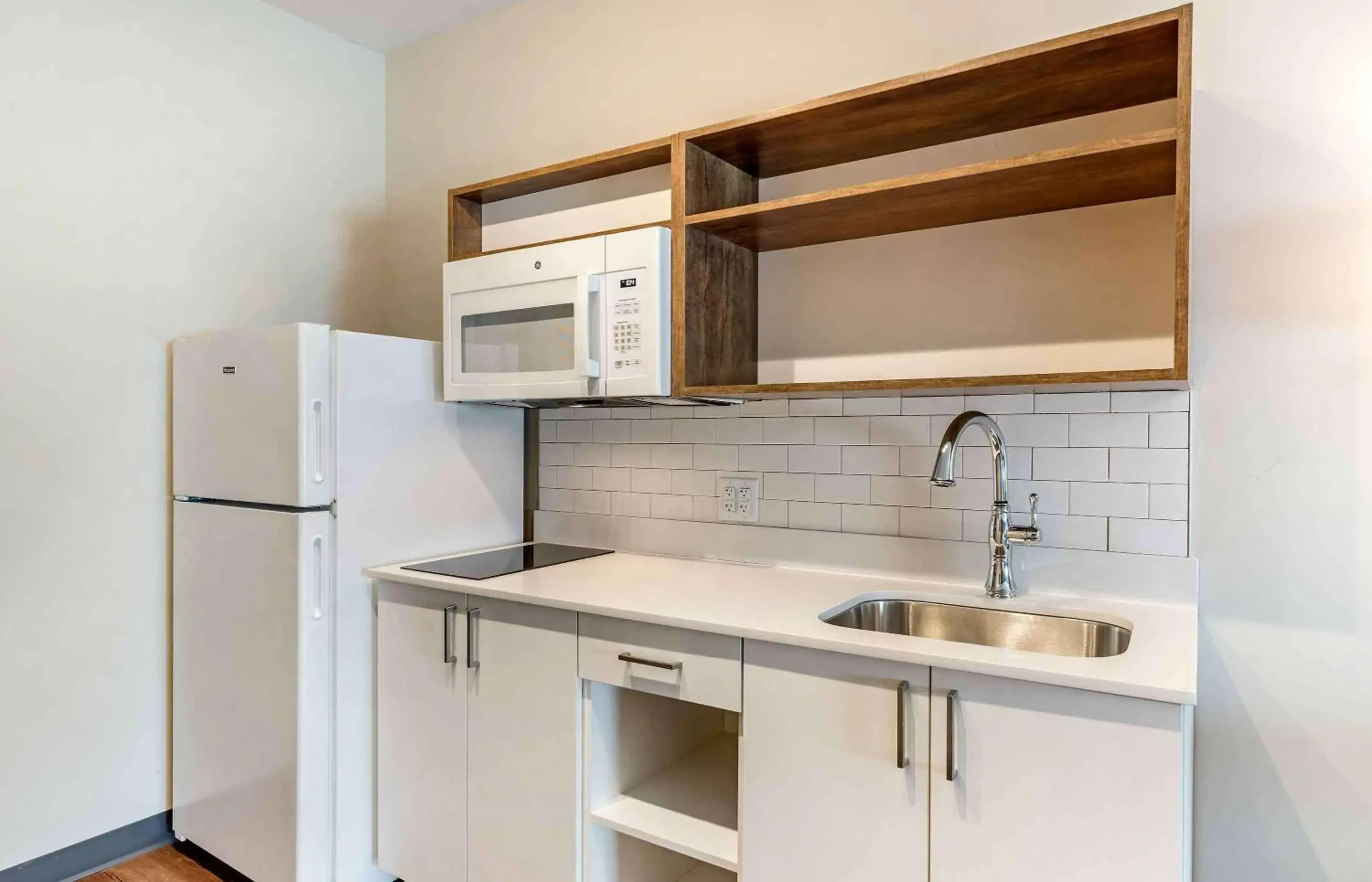 Bedroom, Kitchen/Kitchenette in Extended Stay America Suites - Huntsville - Madison