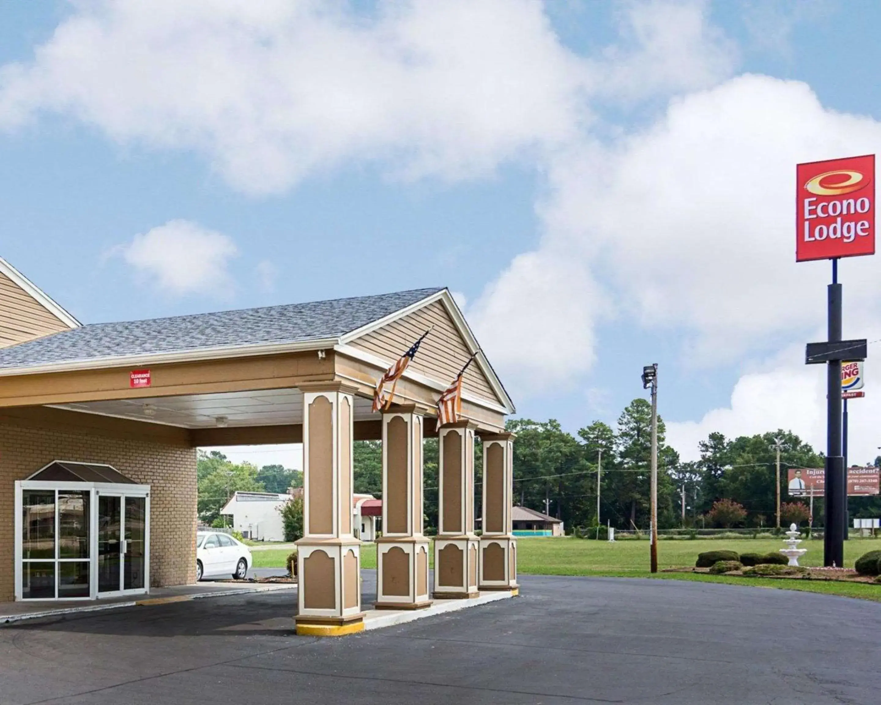 Property Building in Econo Lodge Pine Bluff