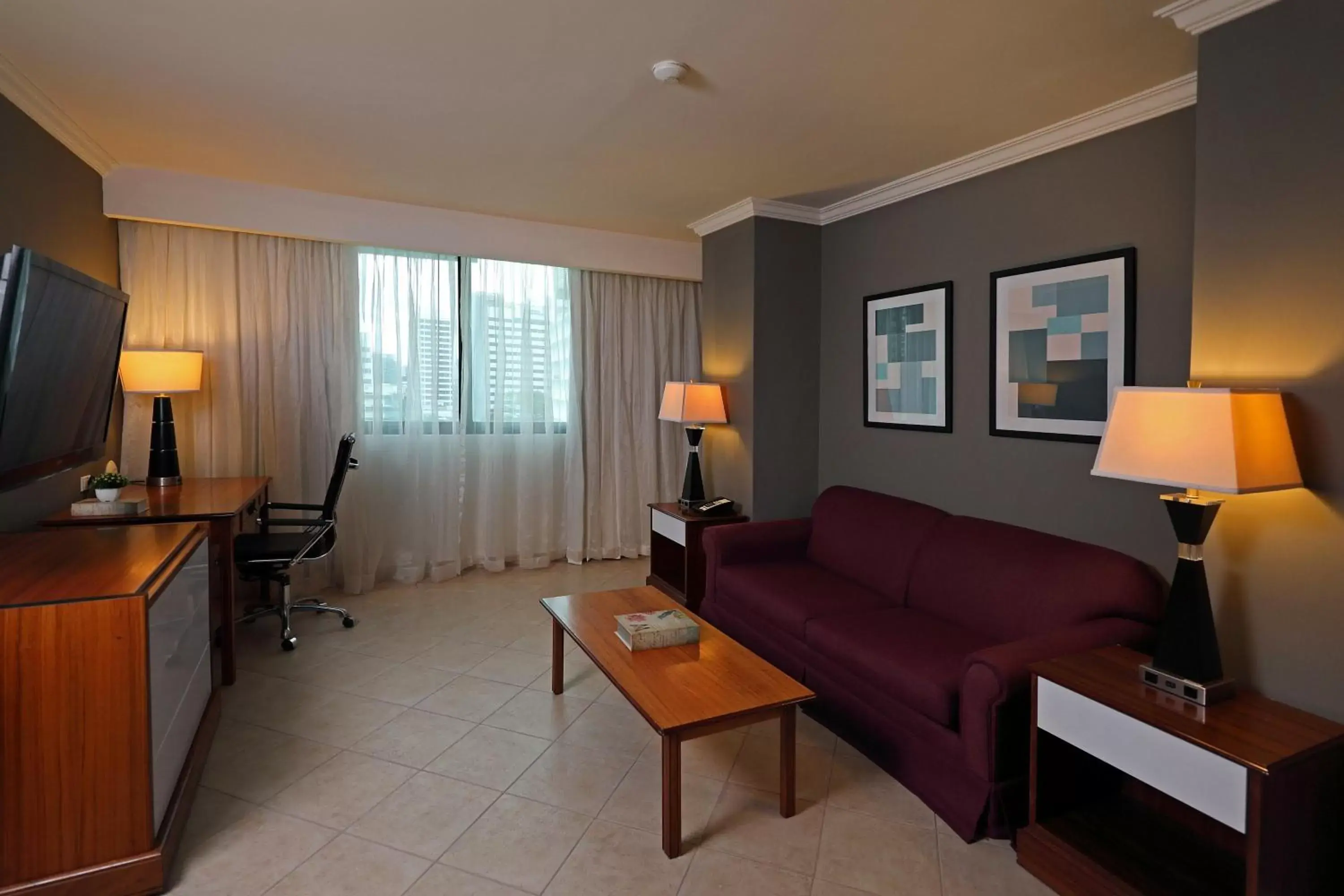 Bedroom, Seating Area in Crowne Plaza Panama, an IHG Hotel