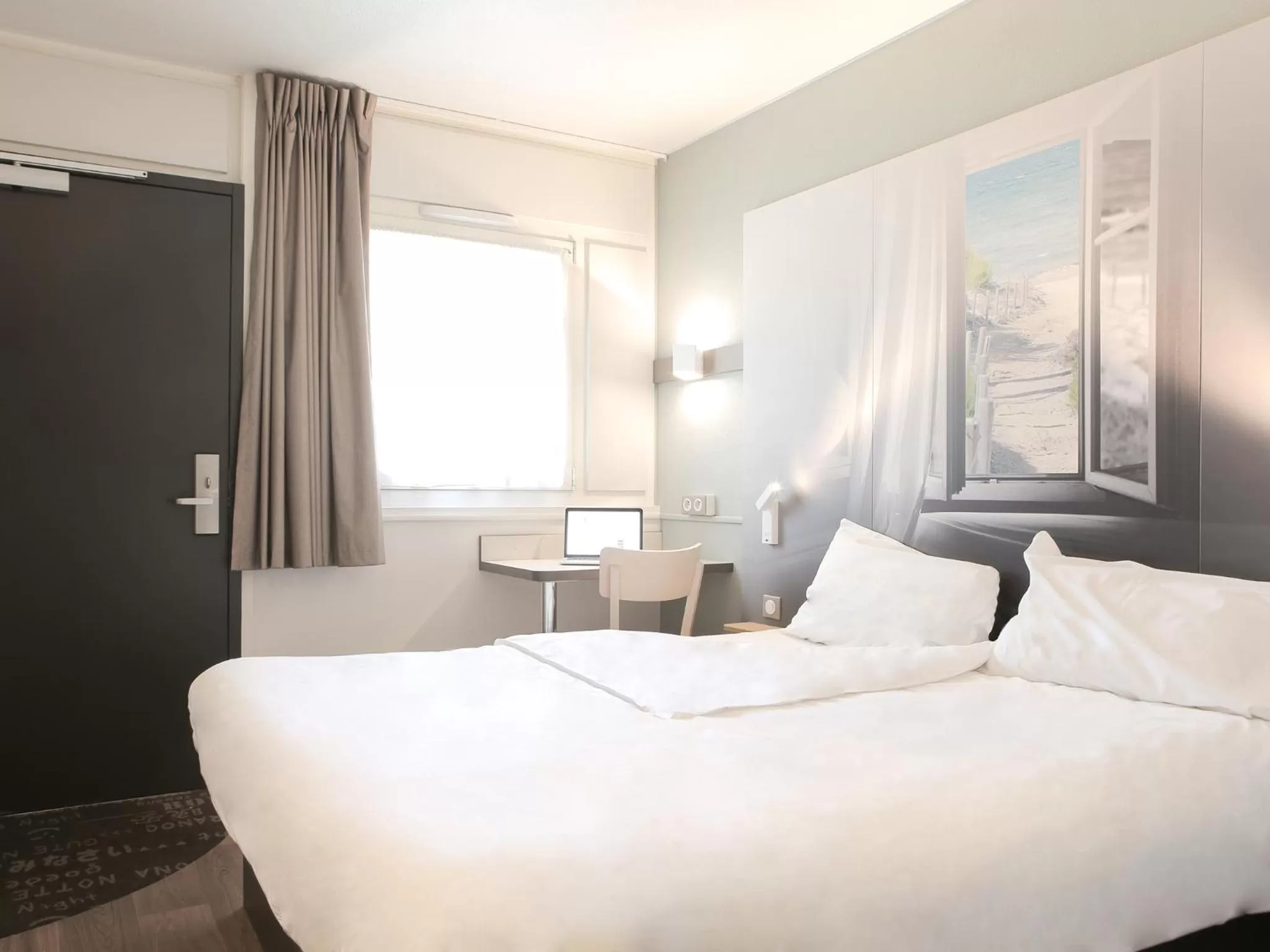 Double Room - Disability Access in B&B HOTEL Hyeres