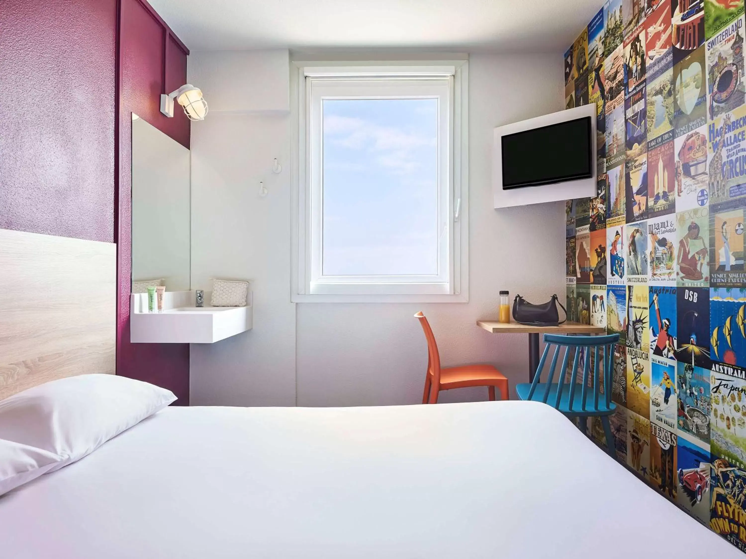Photo of the whole room, Bed in hotelF1 Roissy CDG Pn2