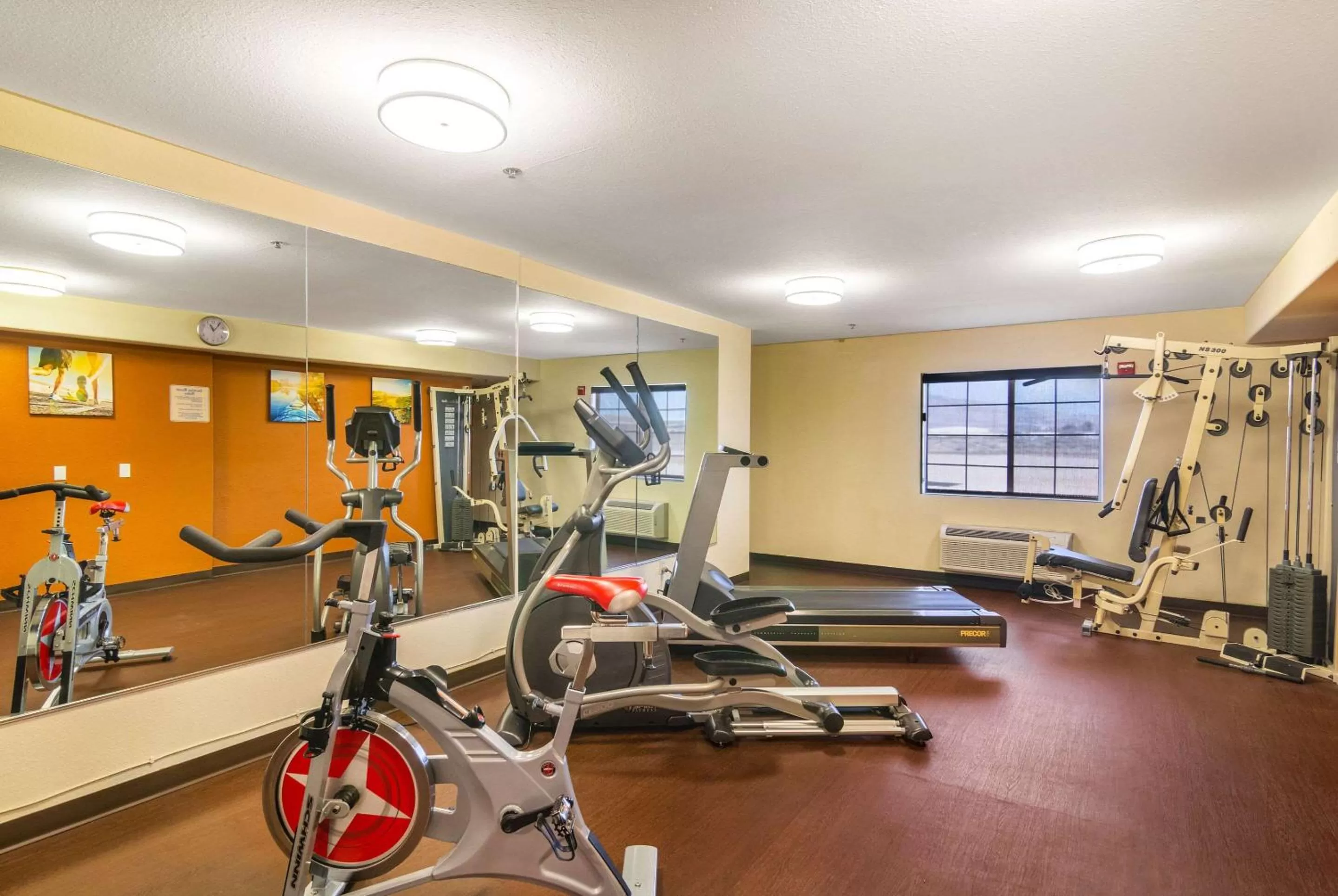 Fitness centre/facilities in Comfort Inn & Suites
