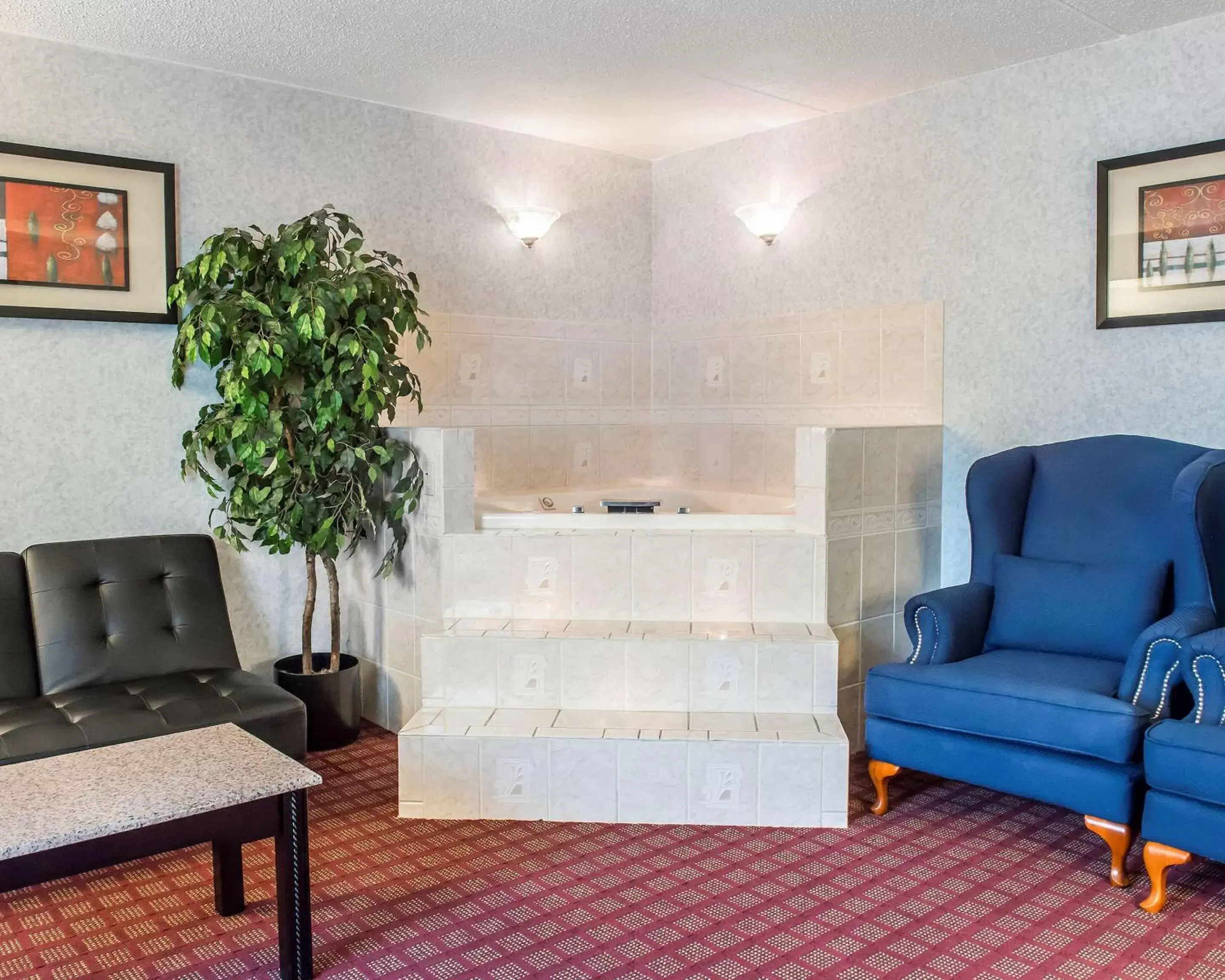 Photo of the whole room, Seating Area in Quality Inn & Suites North Gibsonia