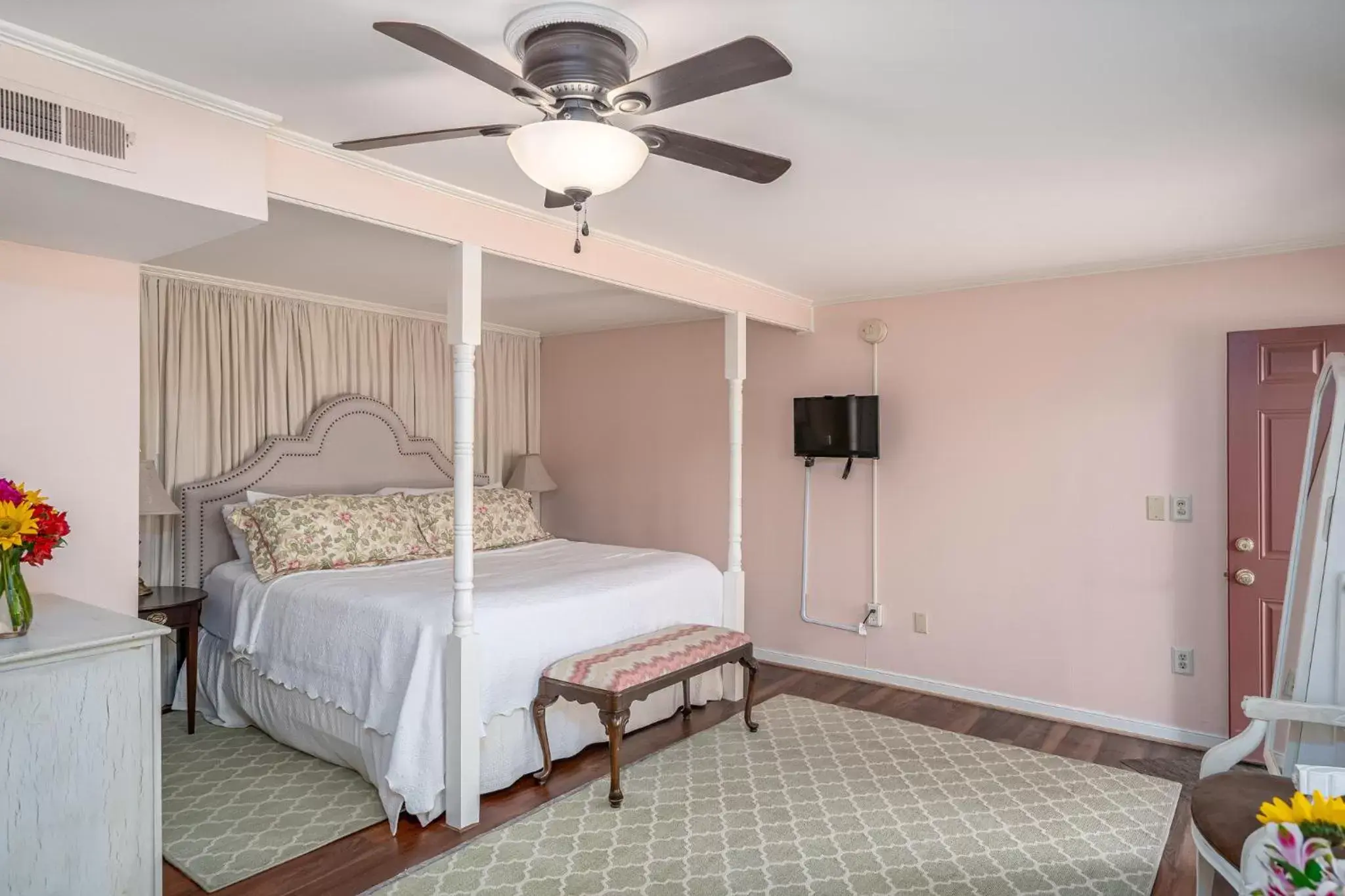 Bedroom in Cedars of Williamsburg Bed & Breakfast