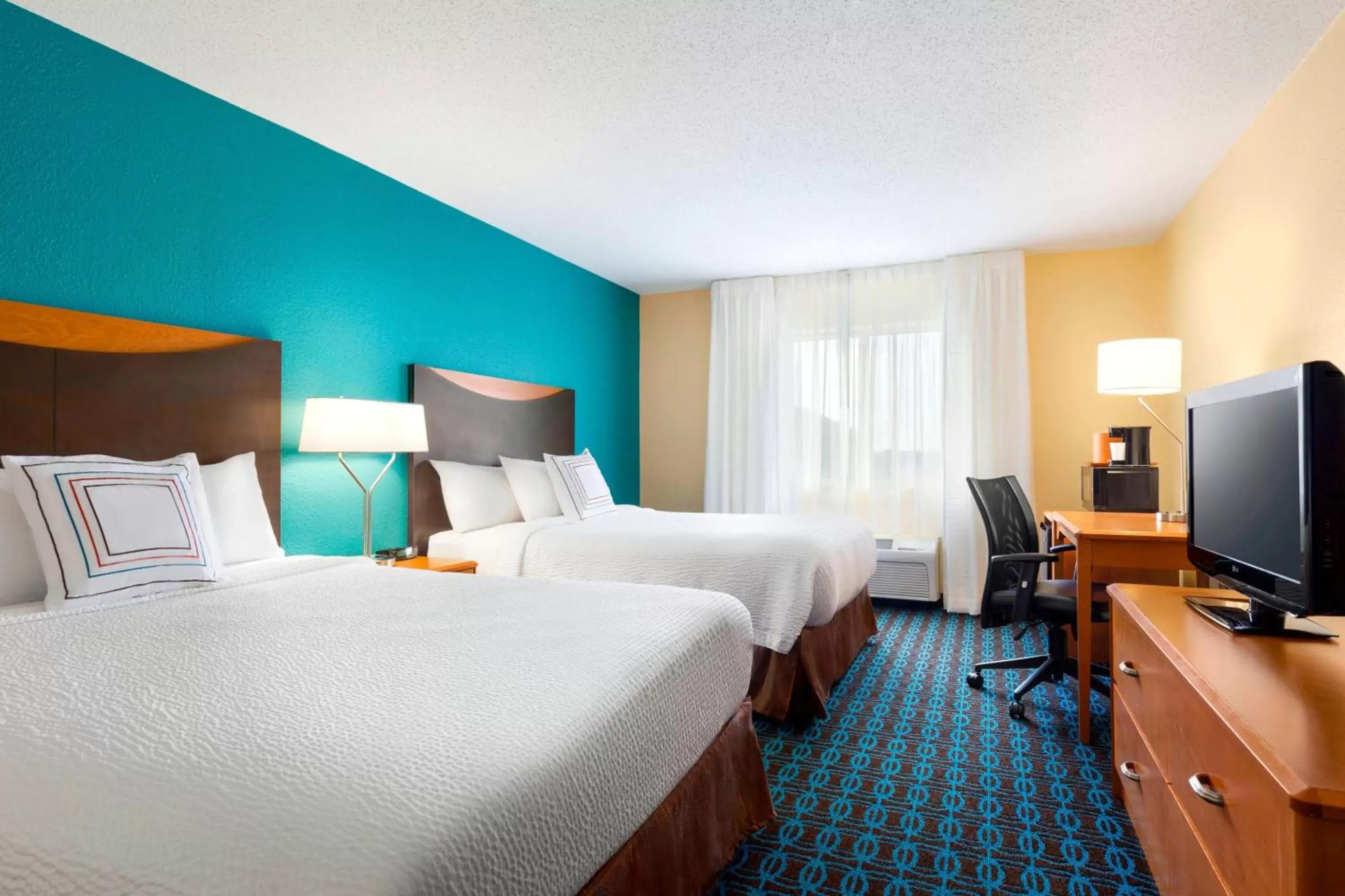 Photo of the whole room, Bed in Fairfield Inn & Suites Saginaw