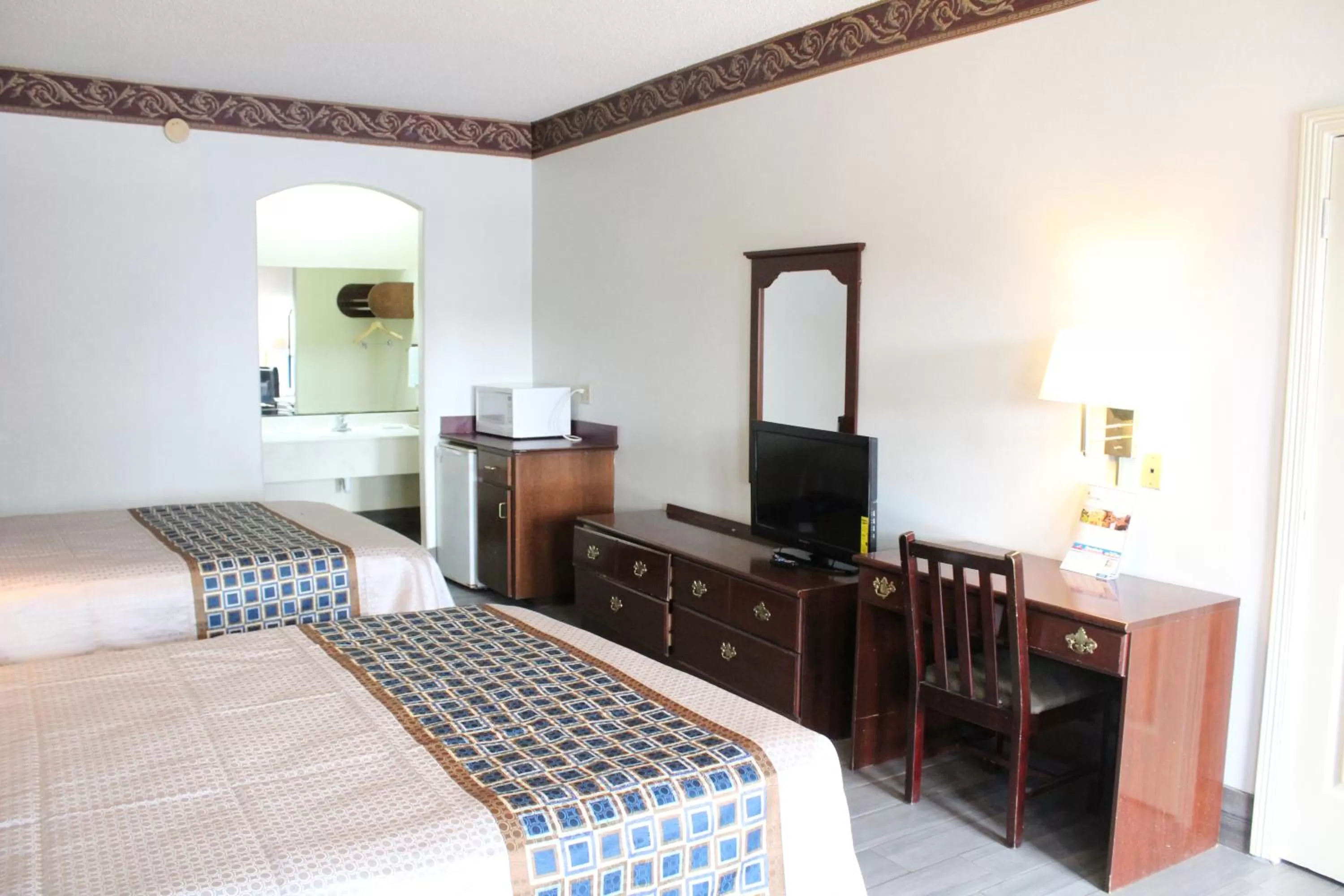 Photo of the whole room, Bed in Texas Inn Downtown McAllen