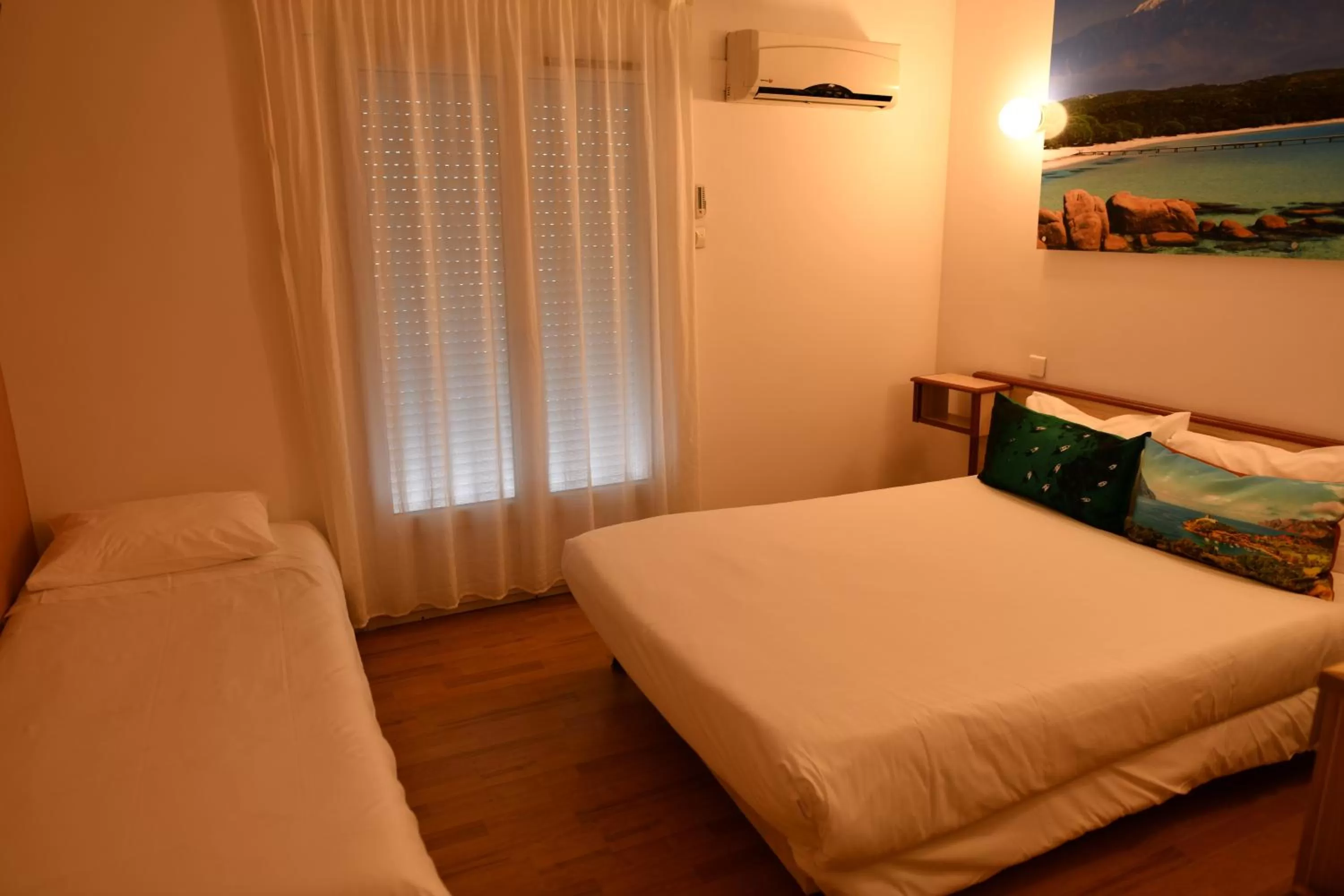 Photo of the whole room, Bed in Hôtel Le Claridge