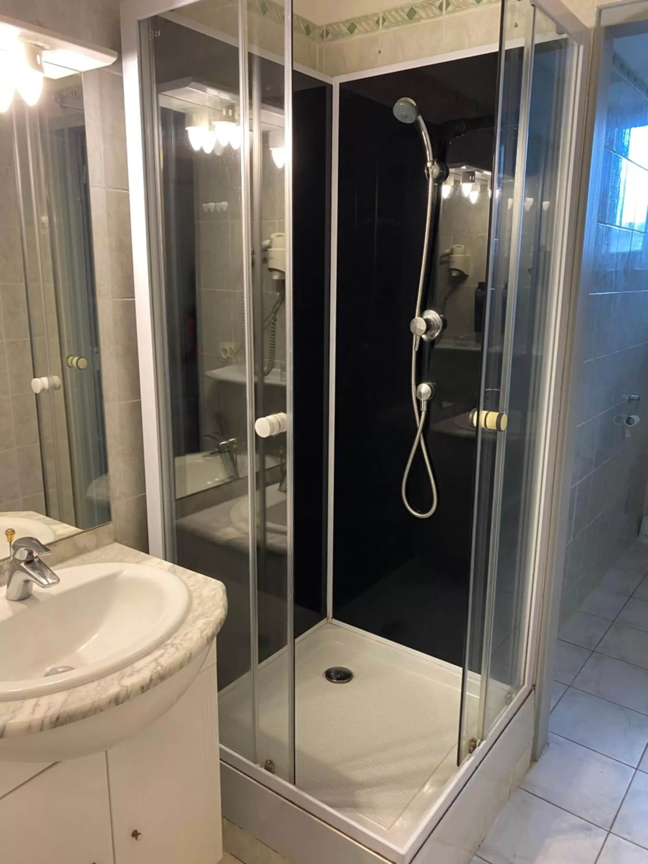 Shower, Bathroom in Hotel de Normandie