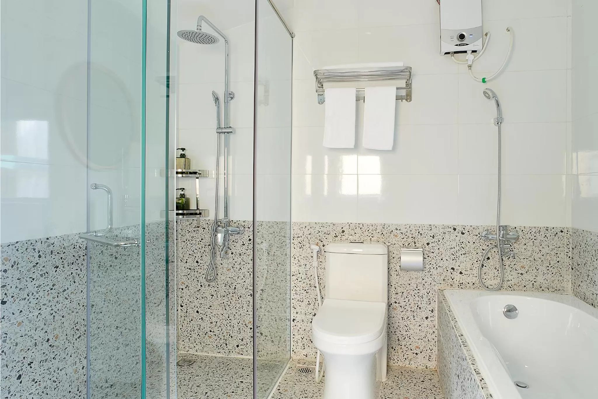 Bathroom in Larimar Villas Cô Giang