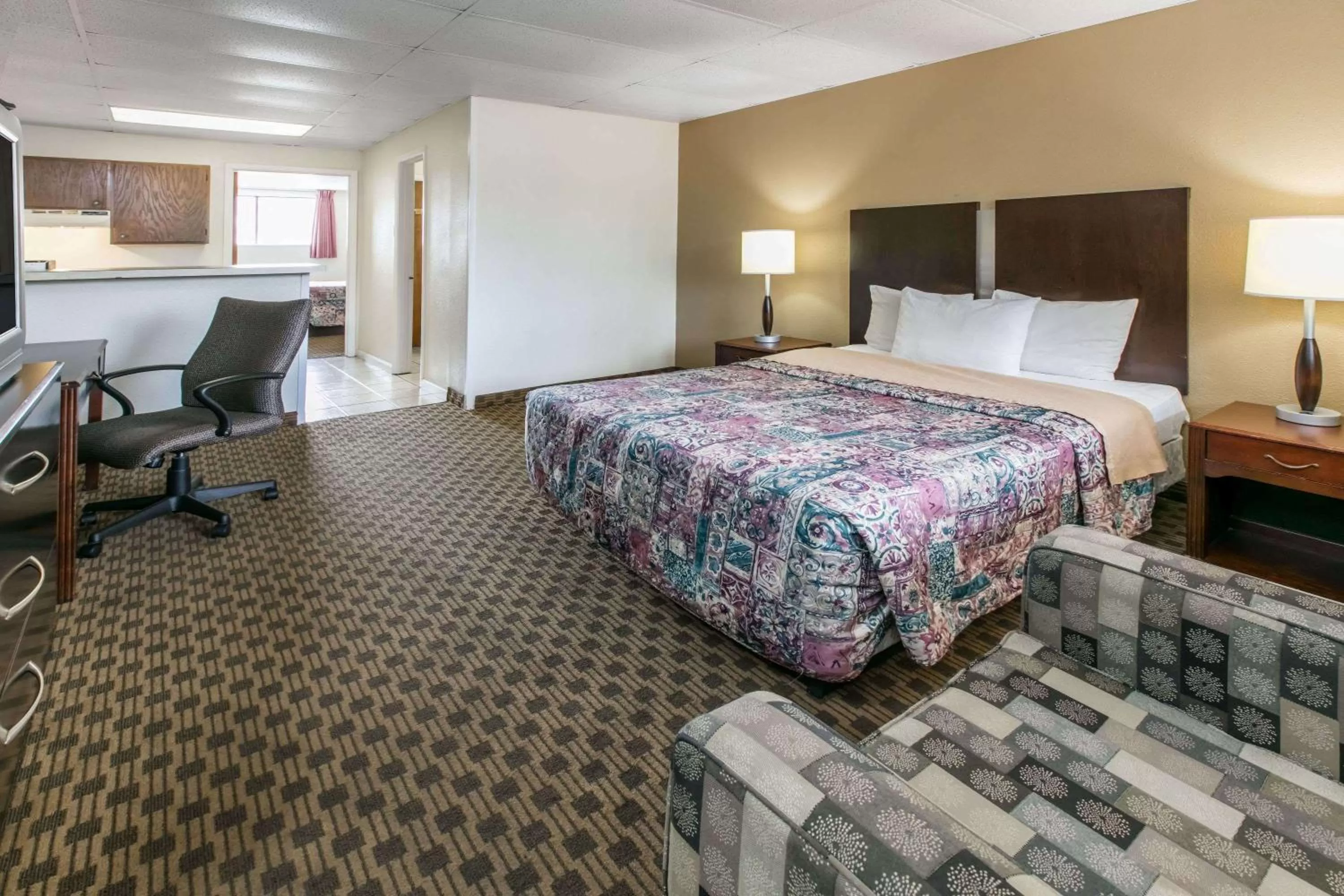 Photo of the whole room in Knights Inn Longview