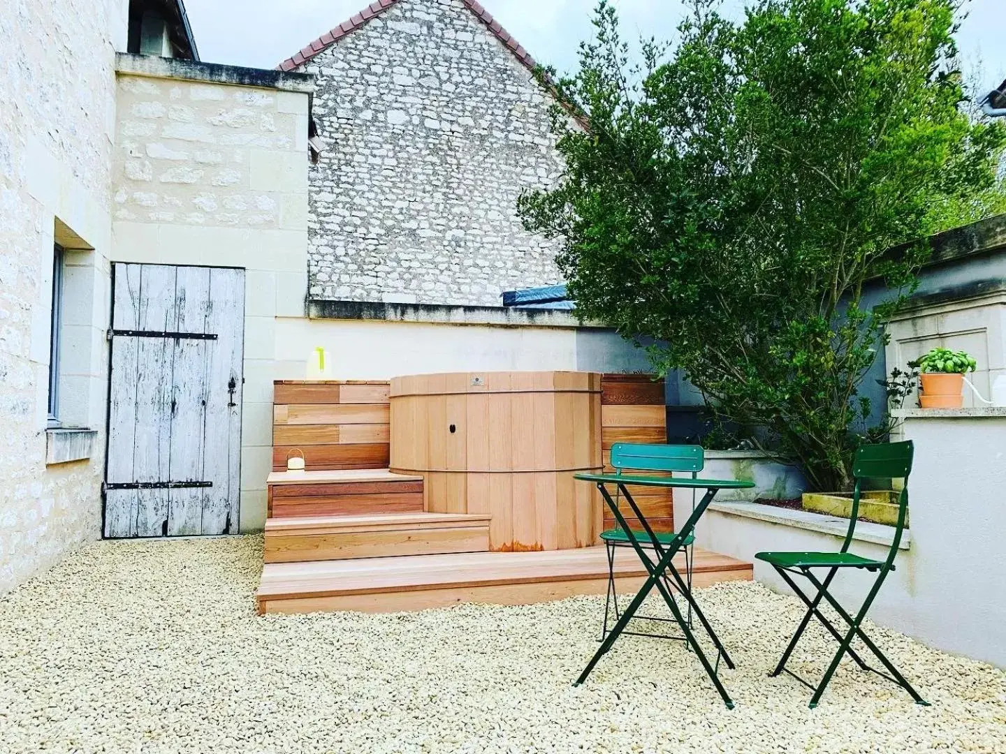 Patio in Gîtes SPA L Écrin de Verdure Chinon