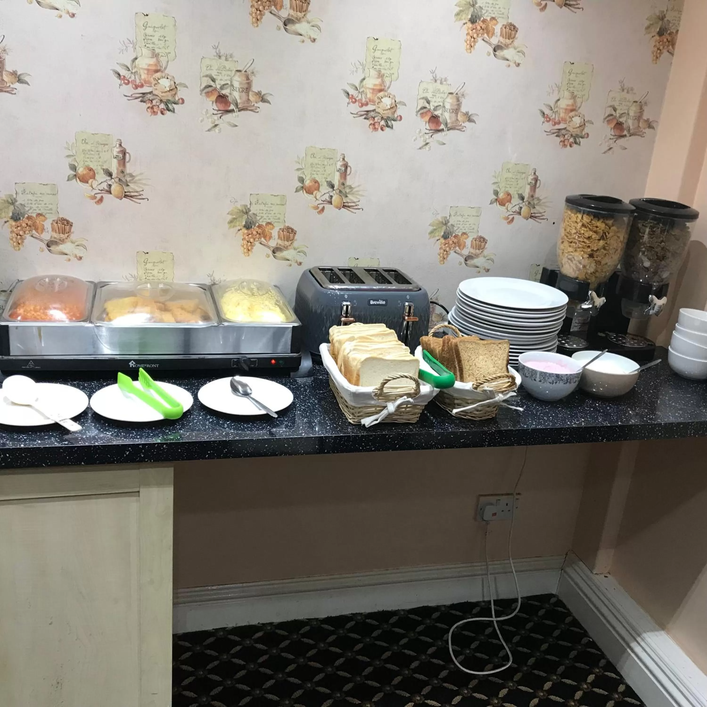 Dining area in Pacific Inn London Heathrow