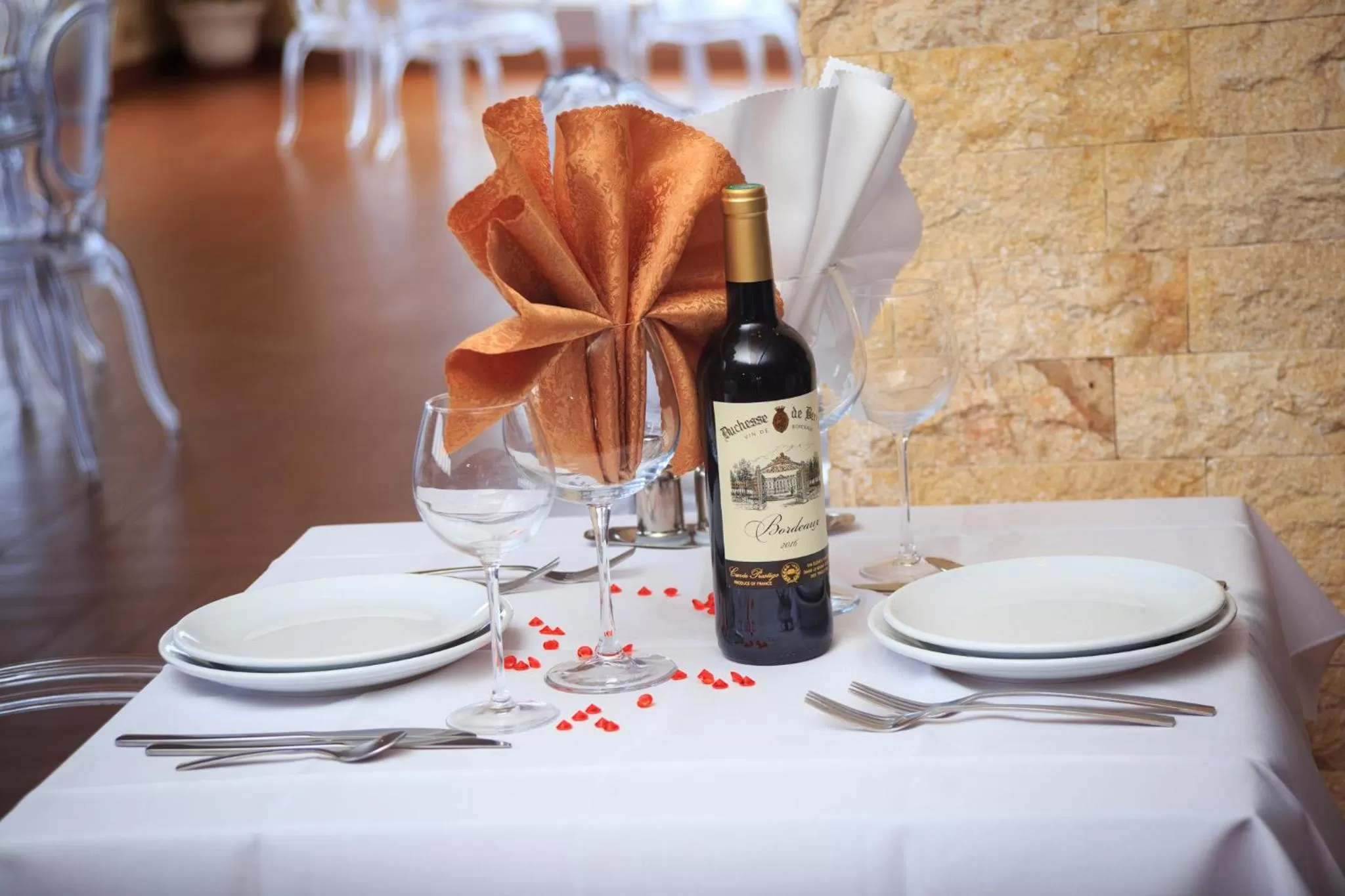 Restaurant/places to eat in El Doria Hotel