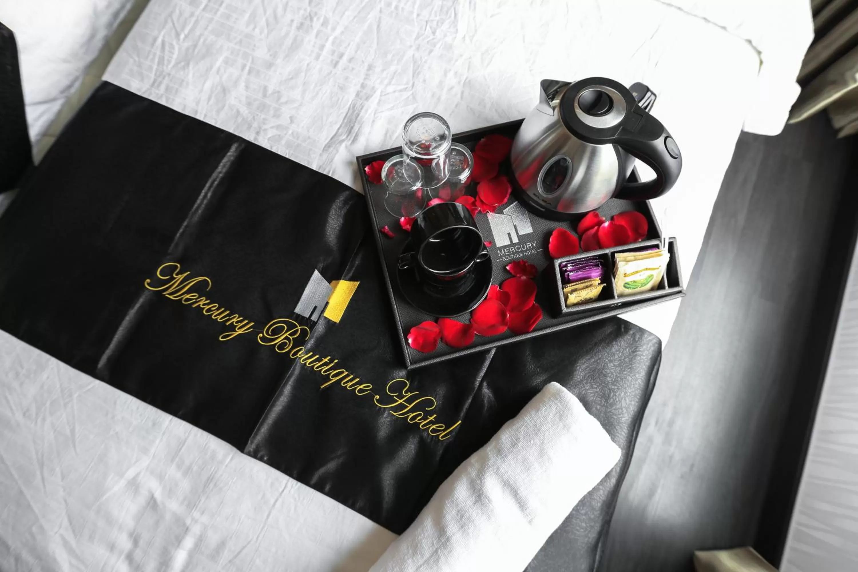 Coffee/tea facilities, Bed in Mercury Boutique Hotel