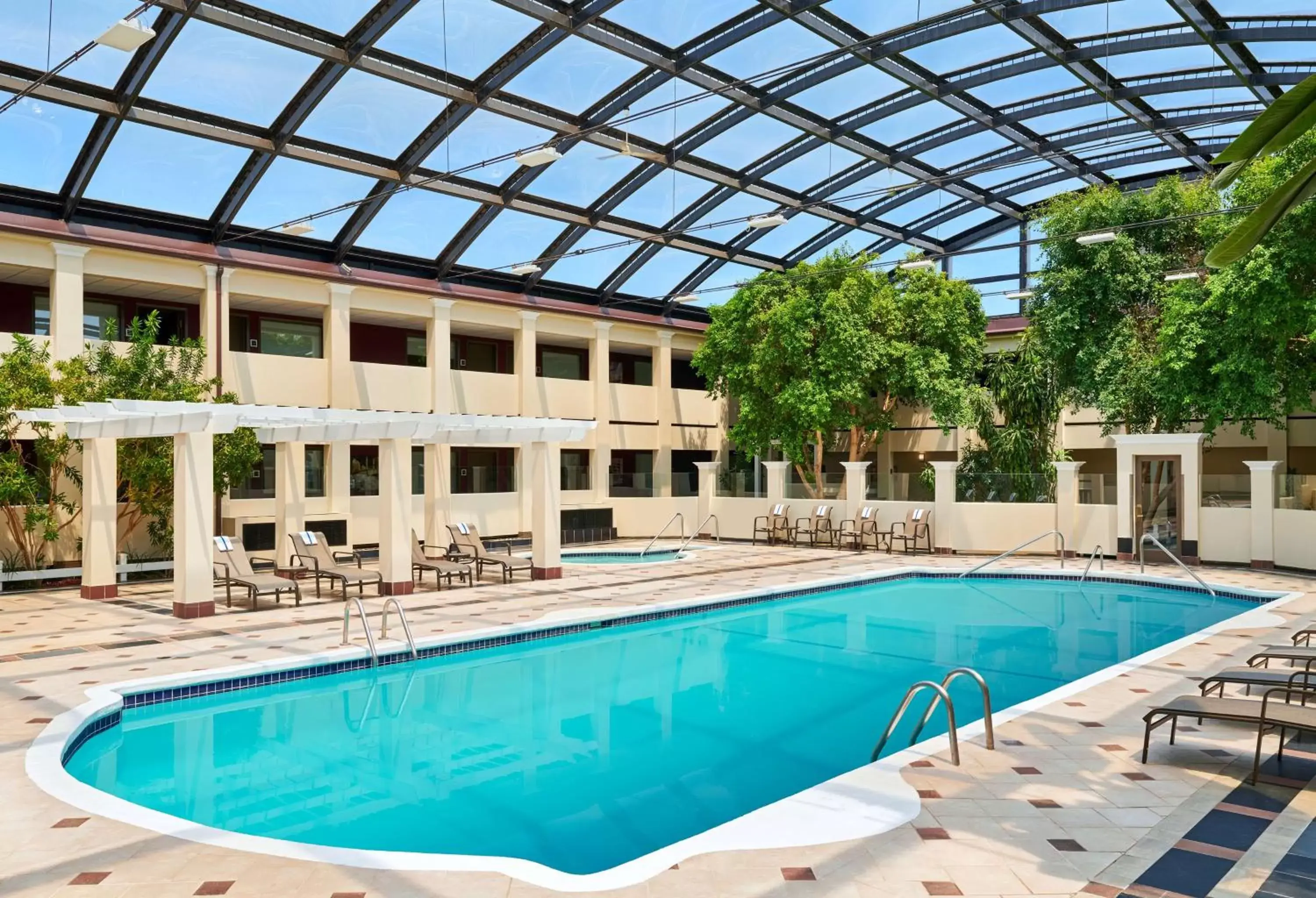 On site, Swimming Pool in Best Western Plus Milwaukee Airport Hotel & Conference Center