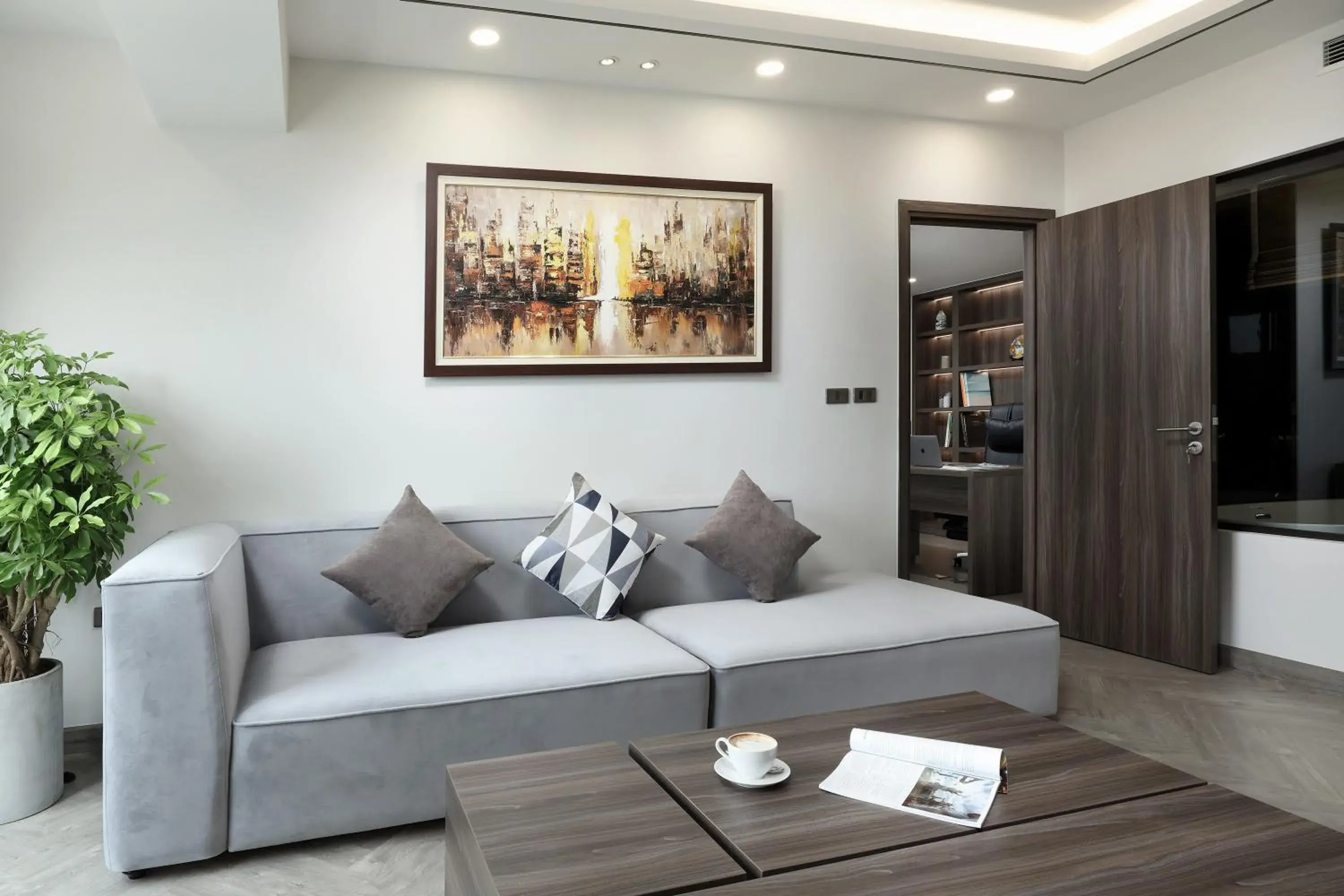 Living room, Seating Area in Flower Garden Hotel