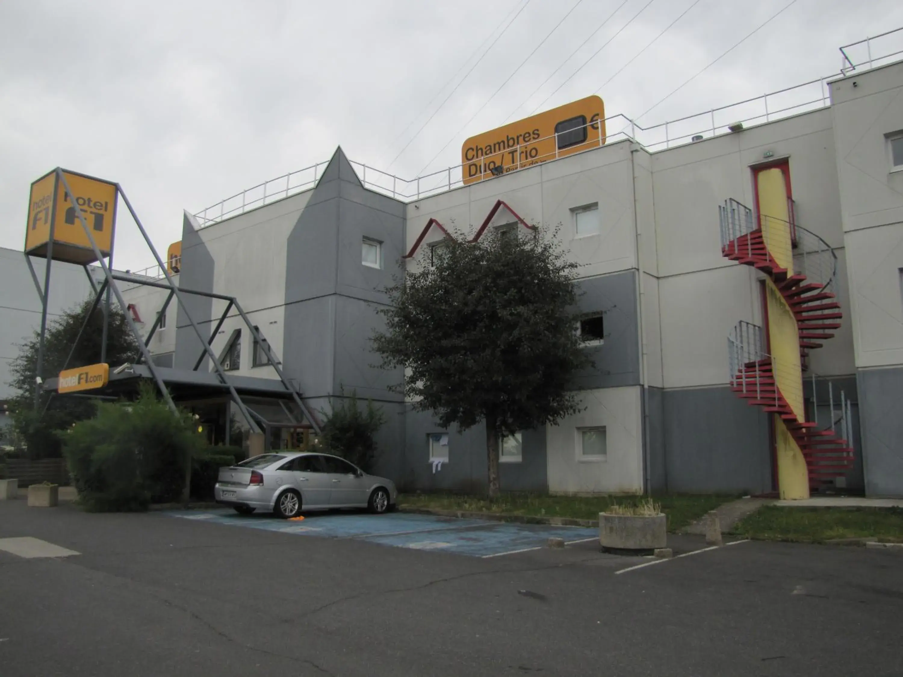 Facade/entrance, Property Building in hotelF1 Villemomble