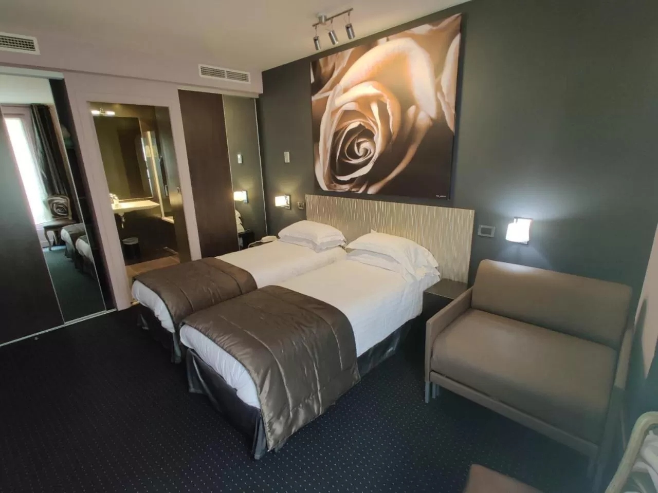 Bed in Hôtel Le Fabe