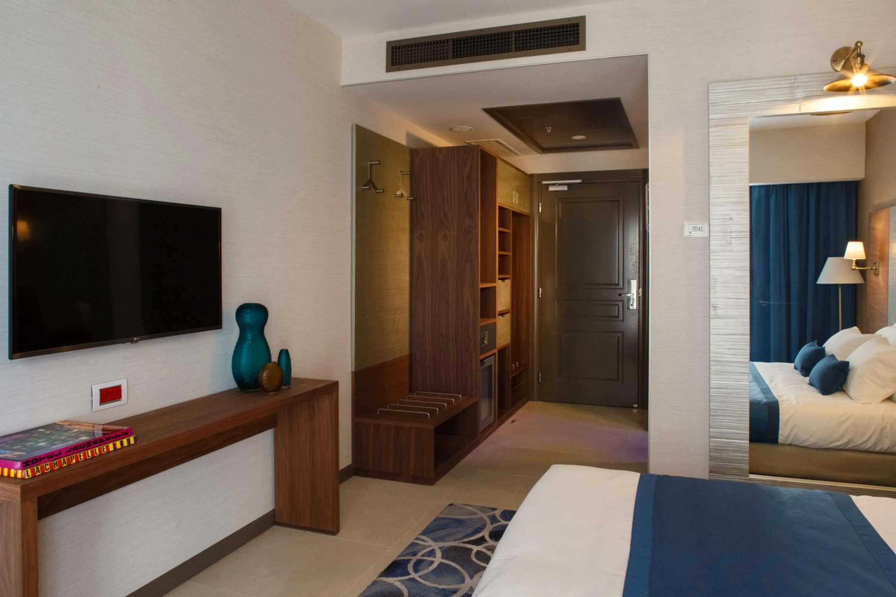 TV and multimedia, Bed in Medi Terre Boutique Hotel - By Saida Hotels