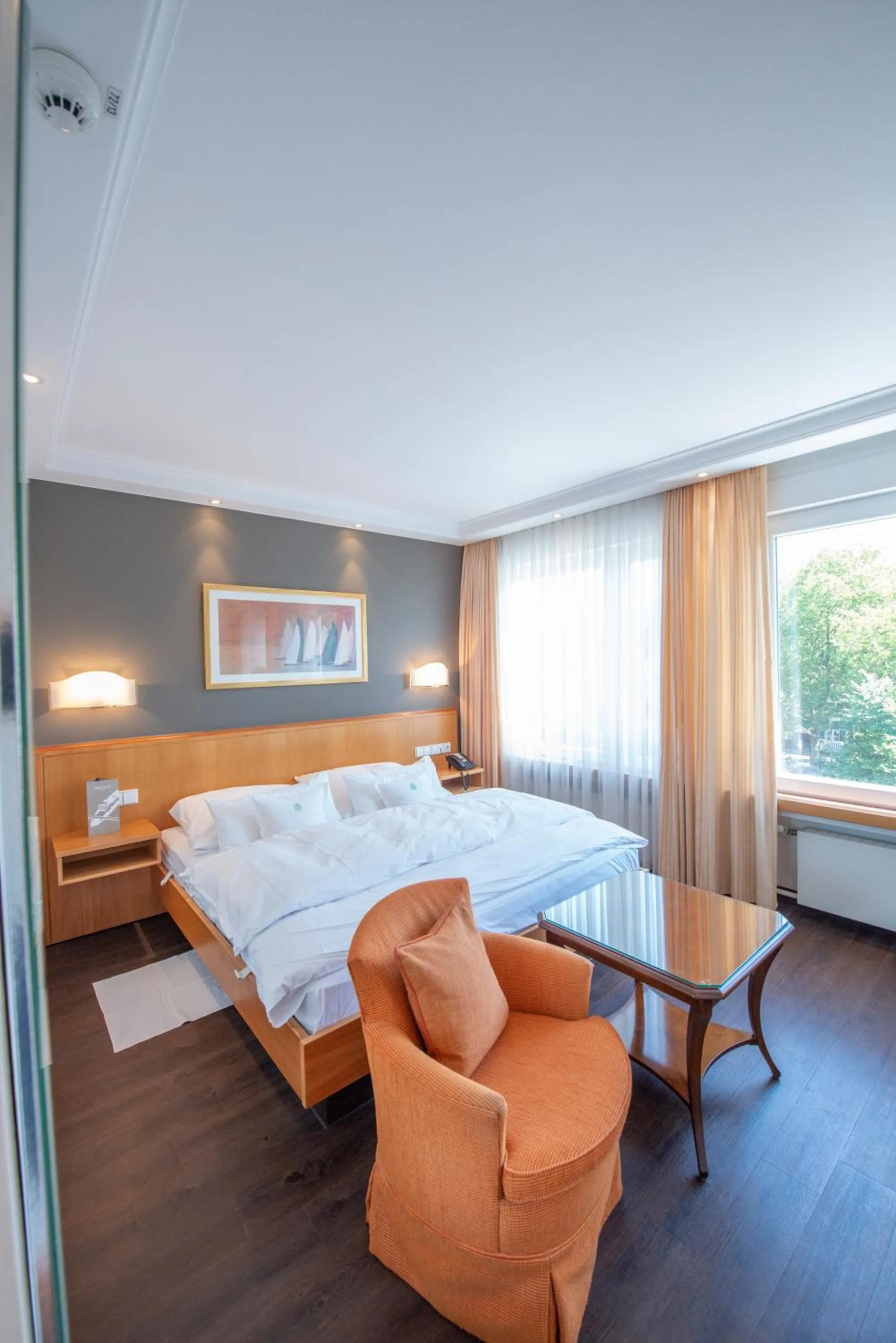 Photo of the whole room, Bed in Insel-Hotel Heilbronn