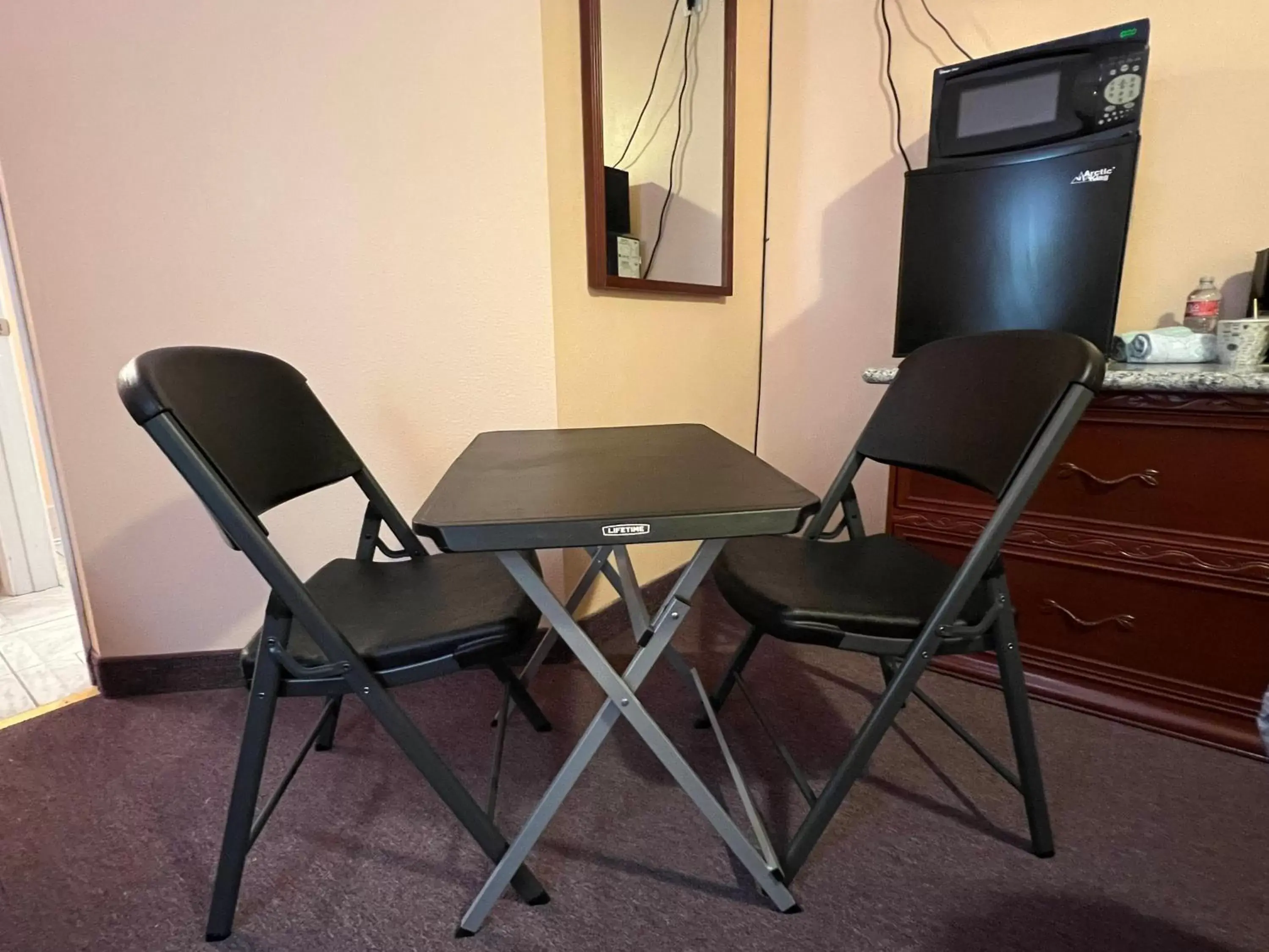 Dining Area in Frazier View Motel