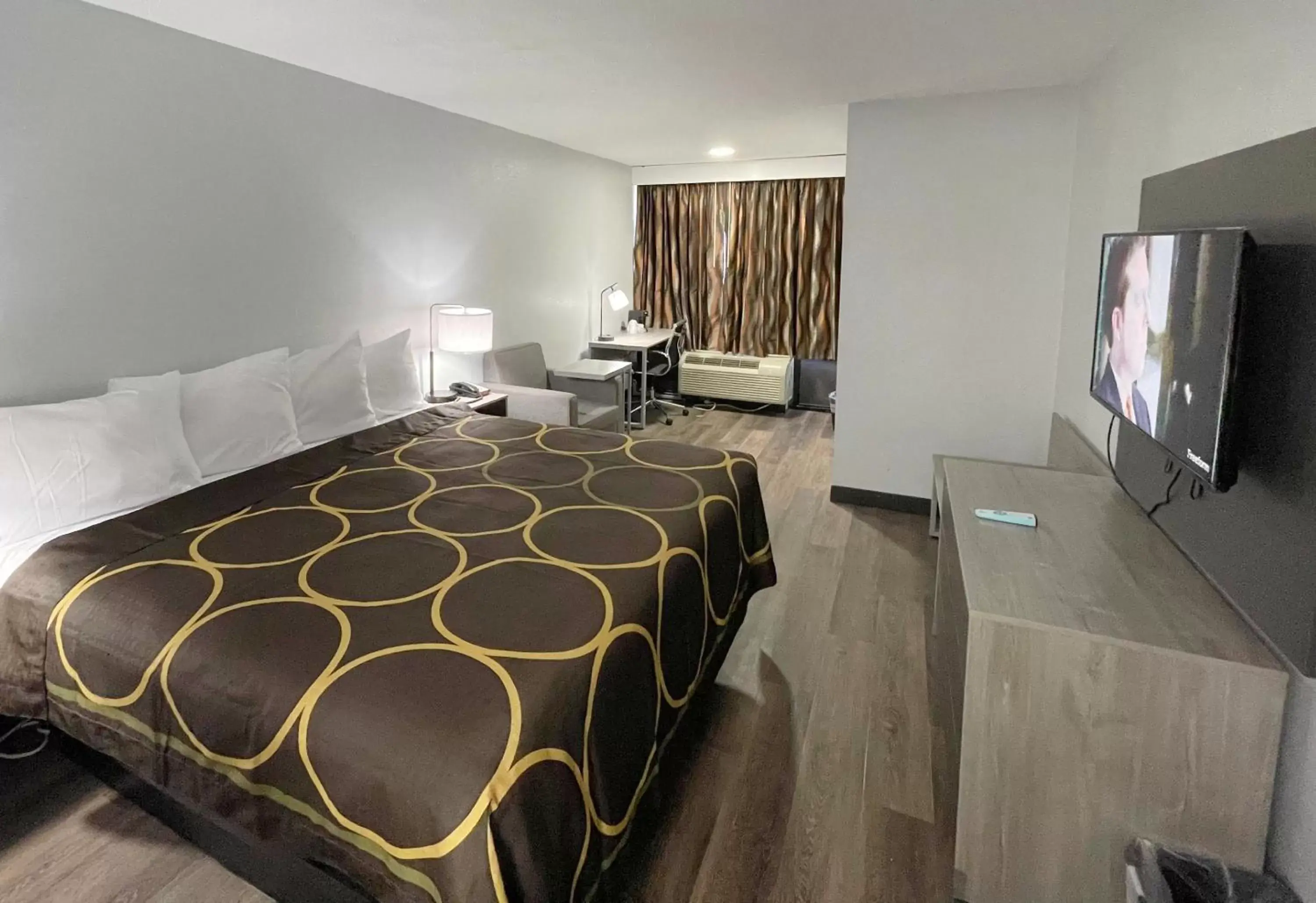 King Room - Non-Smoking in Super 8 by Wyndham Pigeon Forge Downtown King Room - Non-Smoking in Super 8 by Wyndham Pigeon Forge Downtown