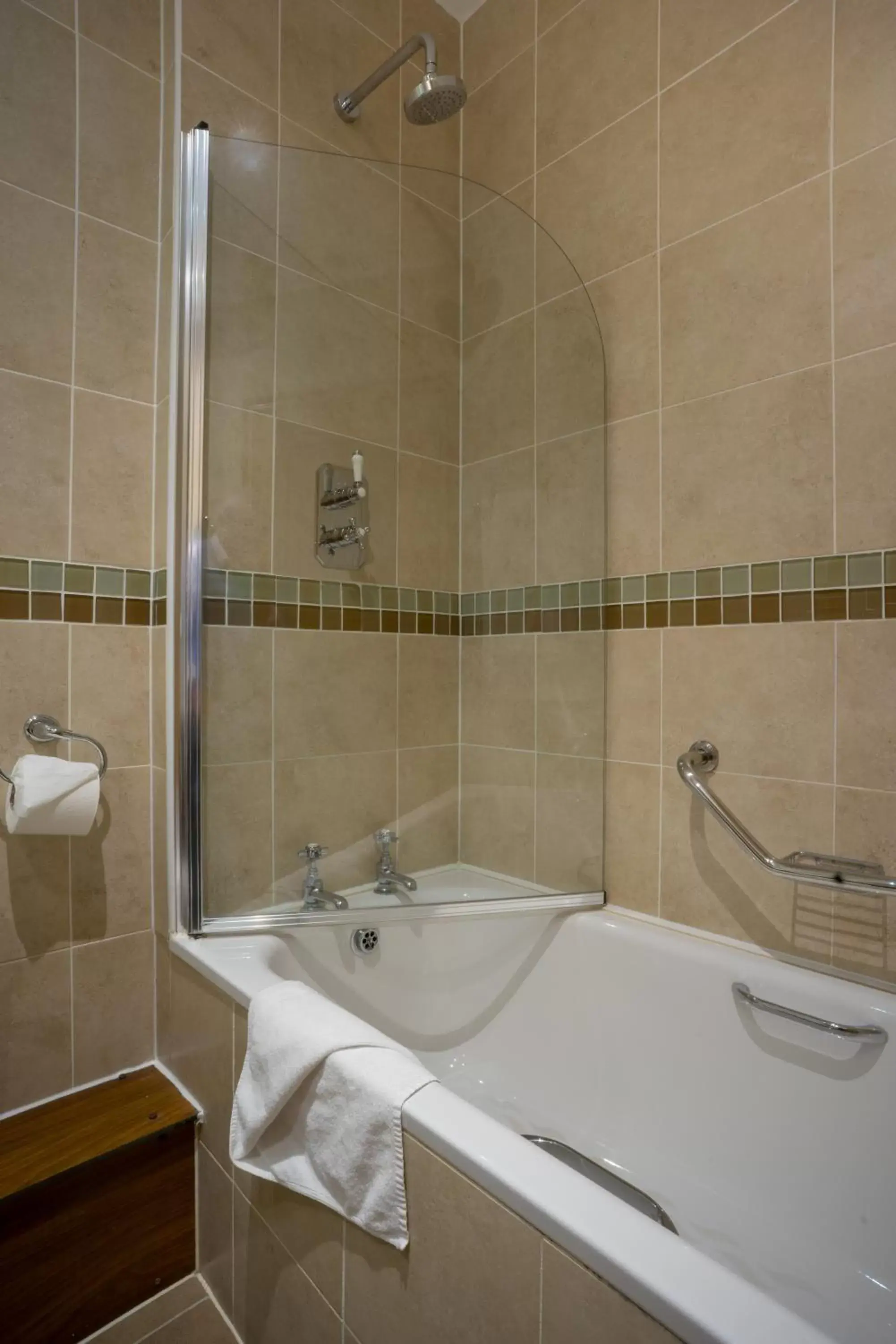 Bathroom in Kettles Country House Hotel